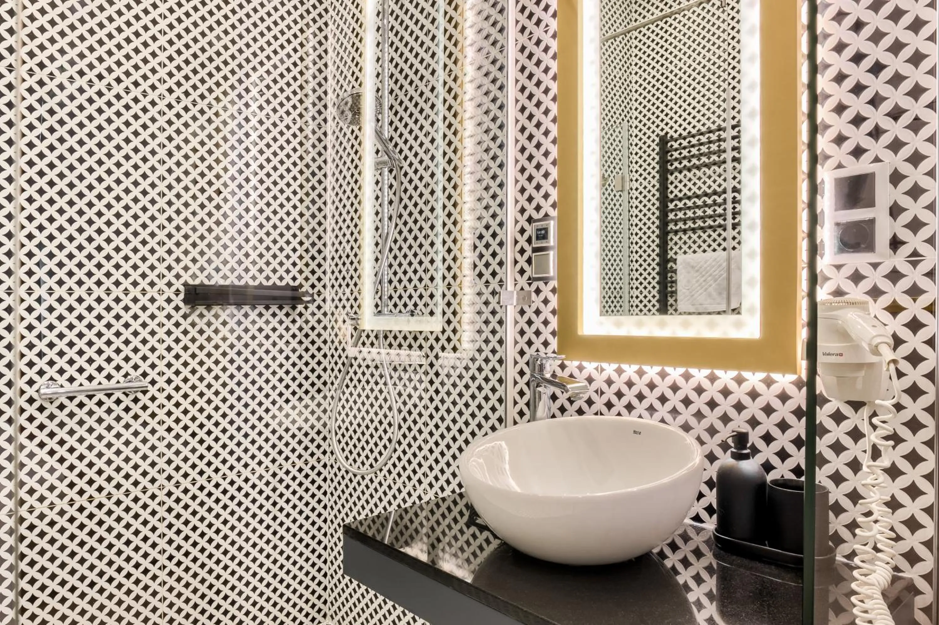 Shower in Krupówki 17 Resort & SPA