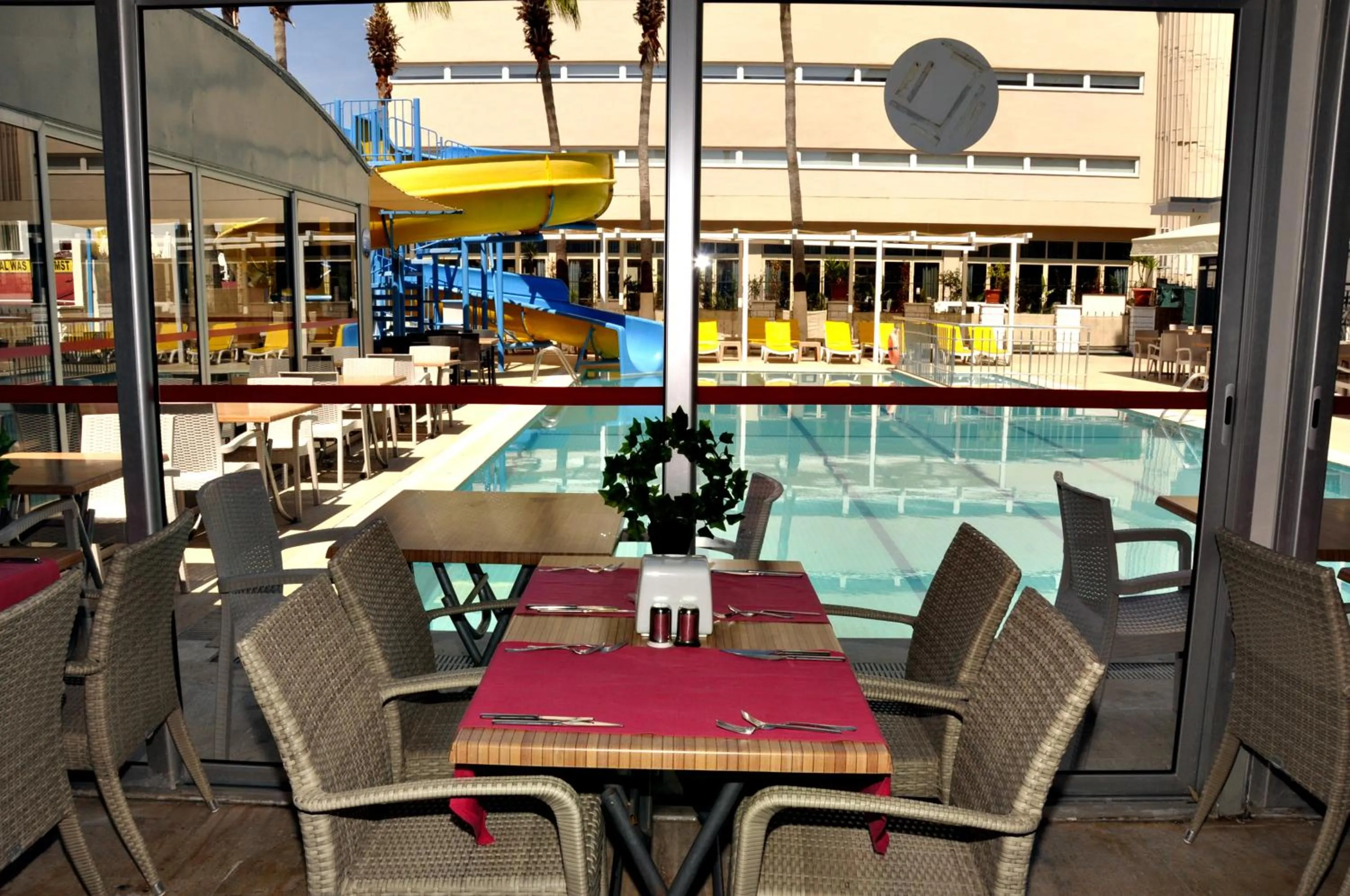 Swimming pool in Saygılı Beach Hotel