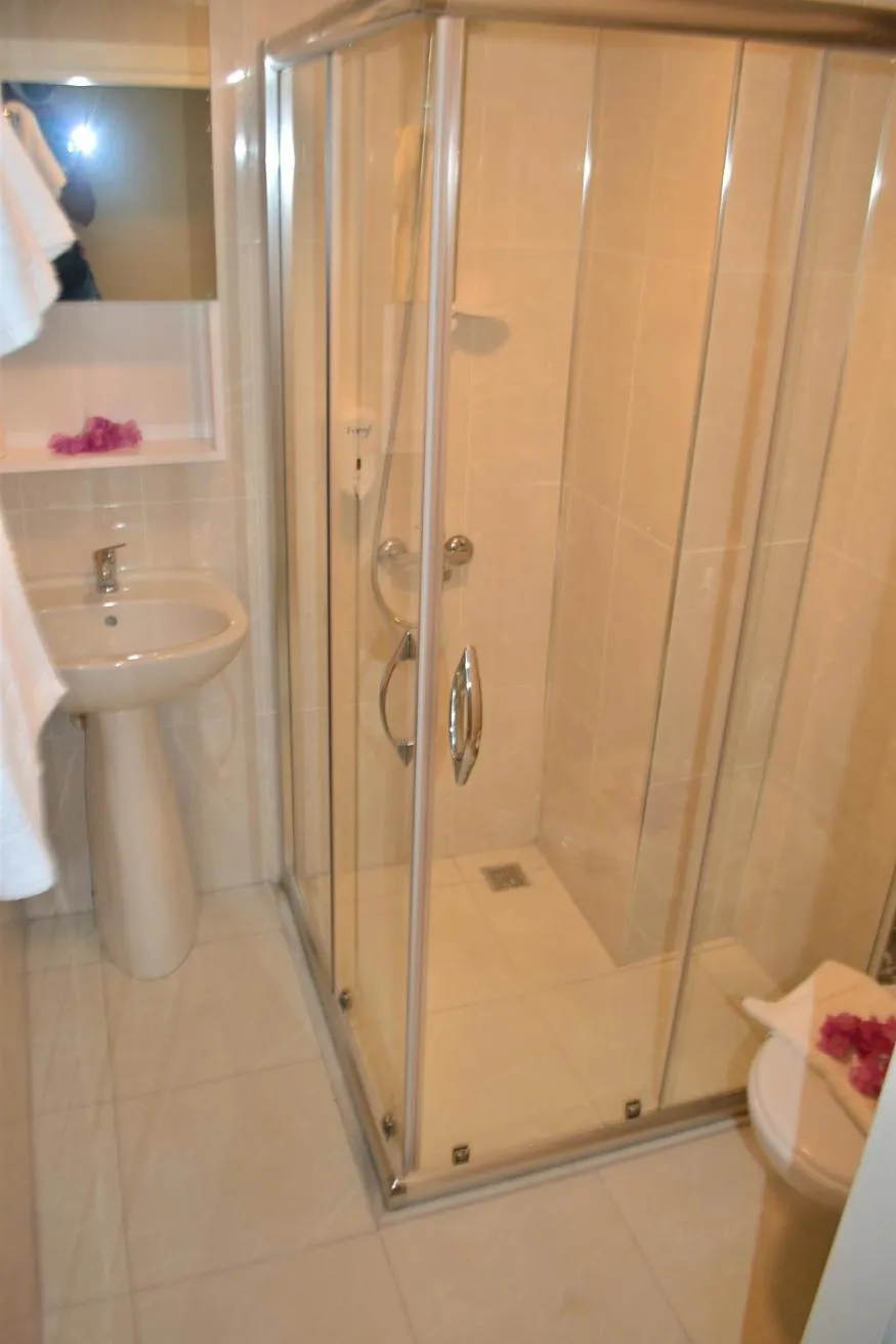 Toilet in Saygılı Beach Hotel