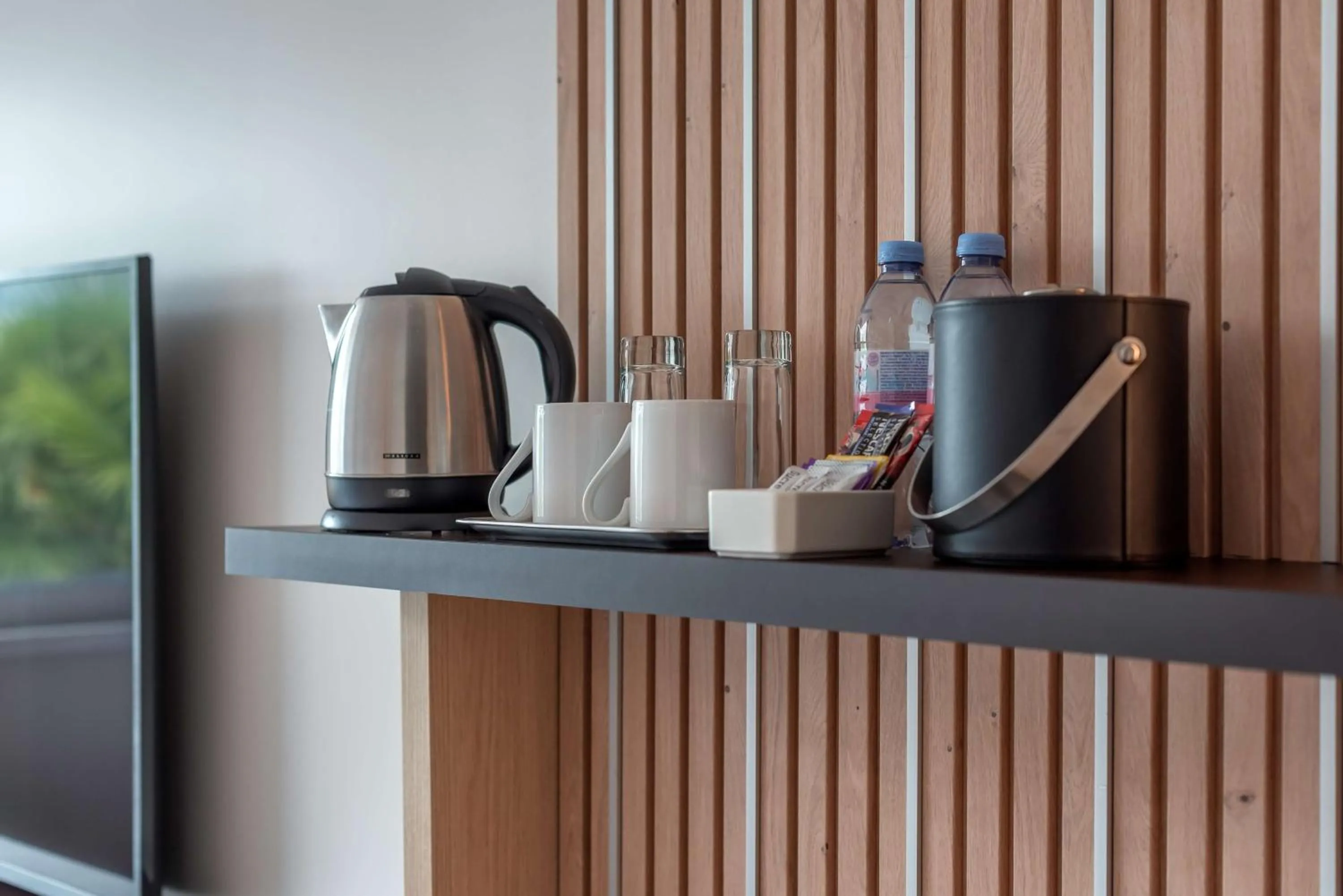 Coffee/tea facilities in DoubleTree by Hilton Paris Bougival