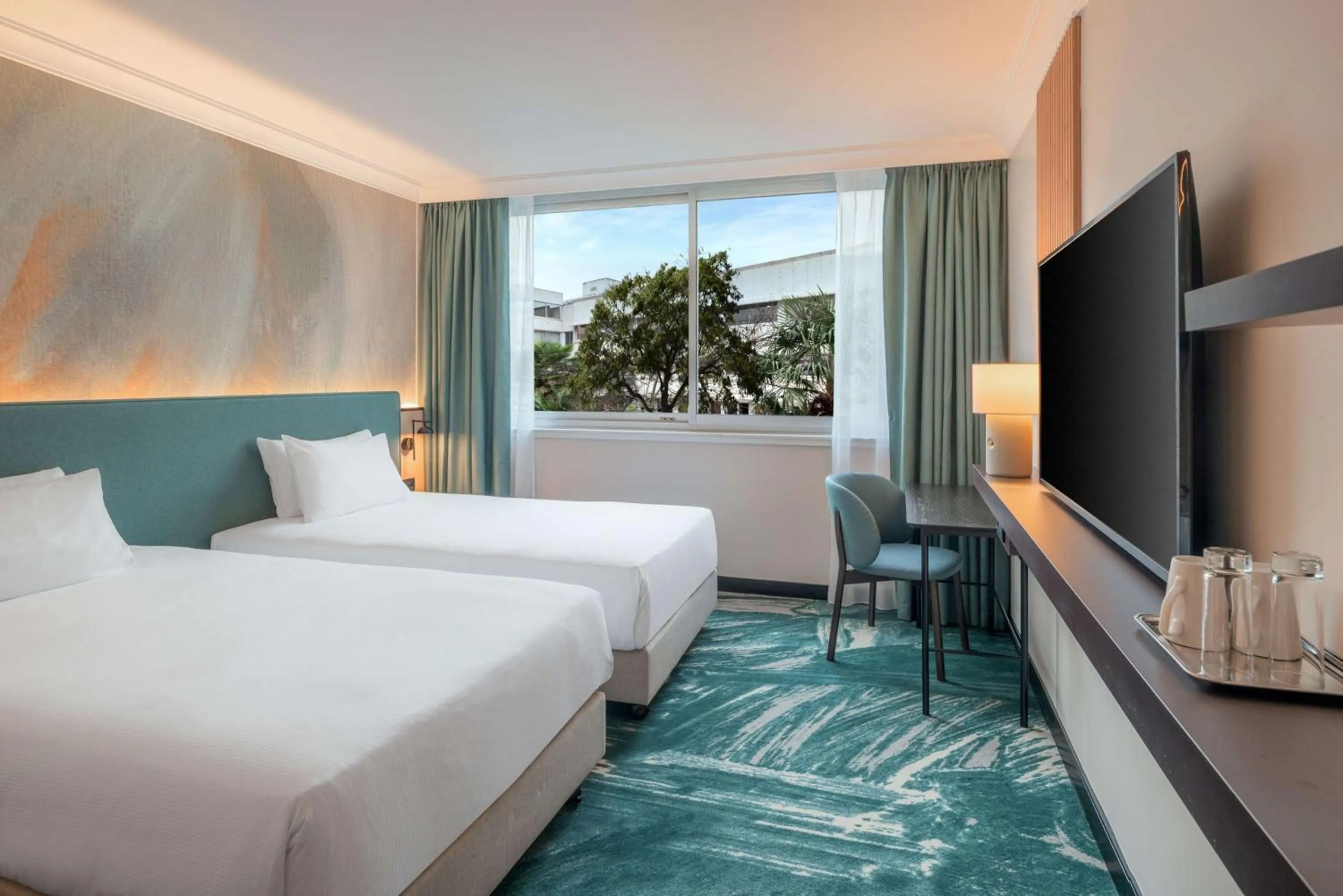 Bed in DoubleTree by Hilton Paris Bougival