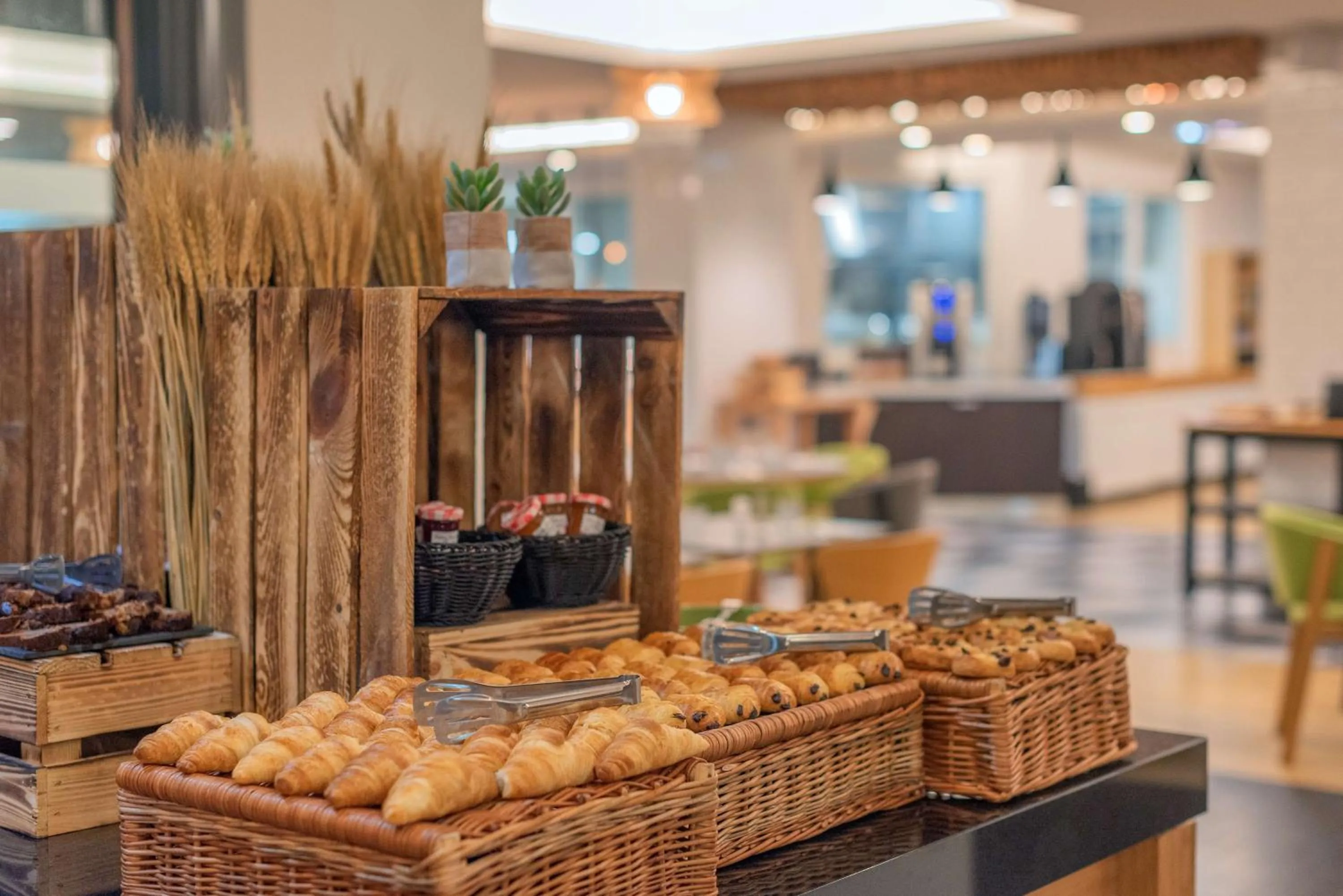 Food in DoubleTree by Hilton Paris Bougival