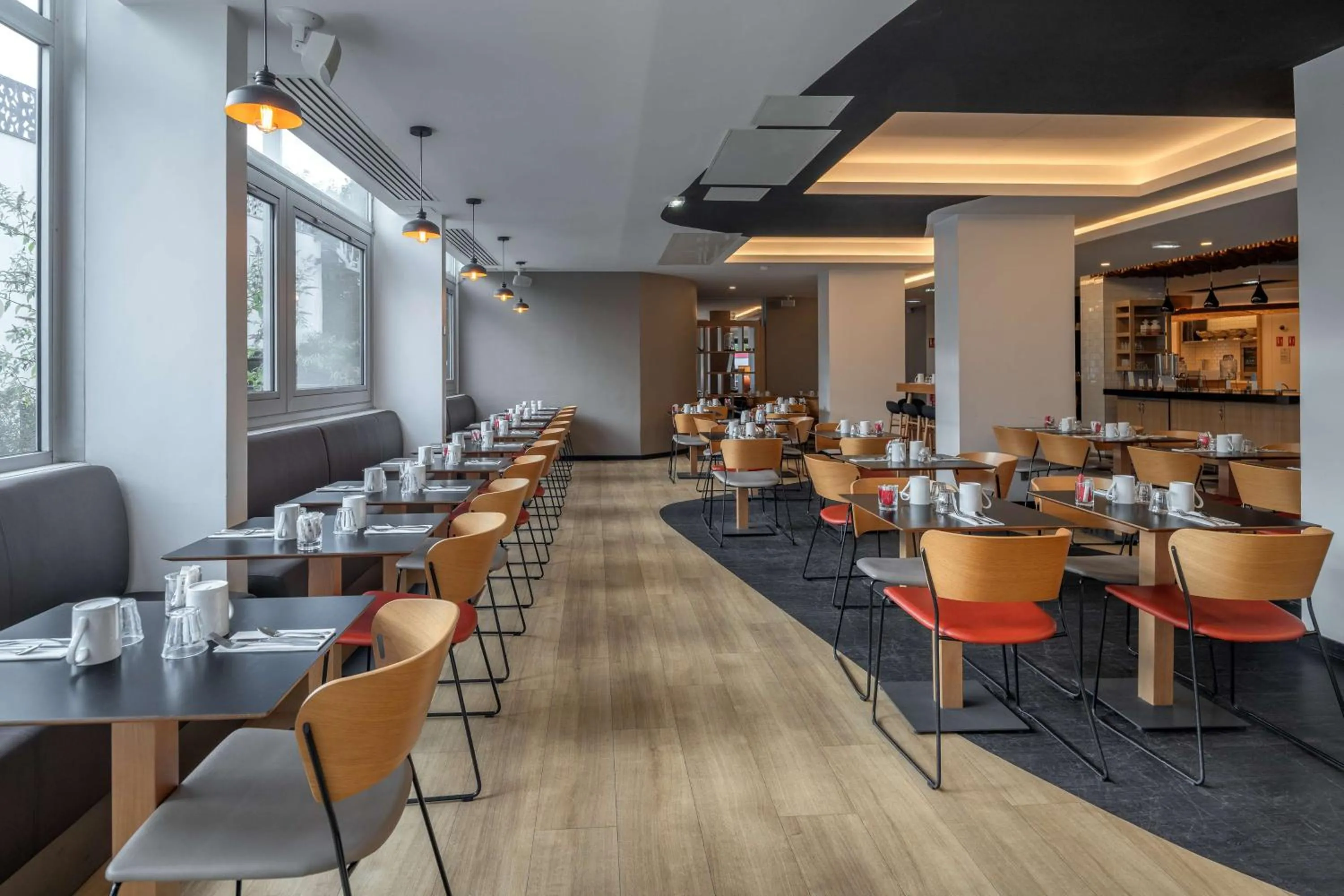 Restaurant/places to eat in DoubleTree by Hilton Paris Bougival