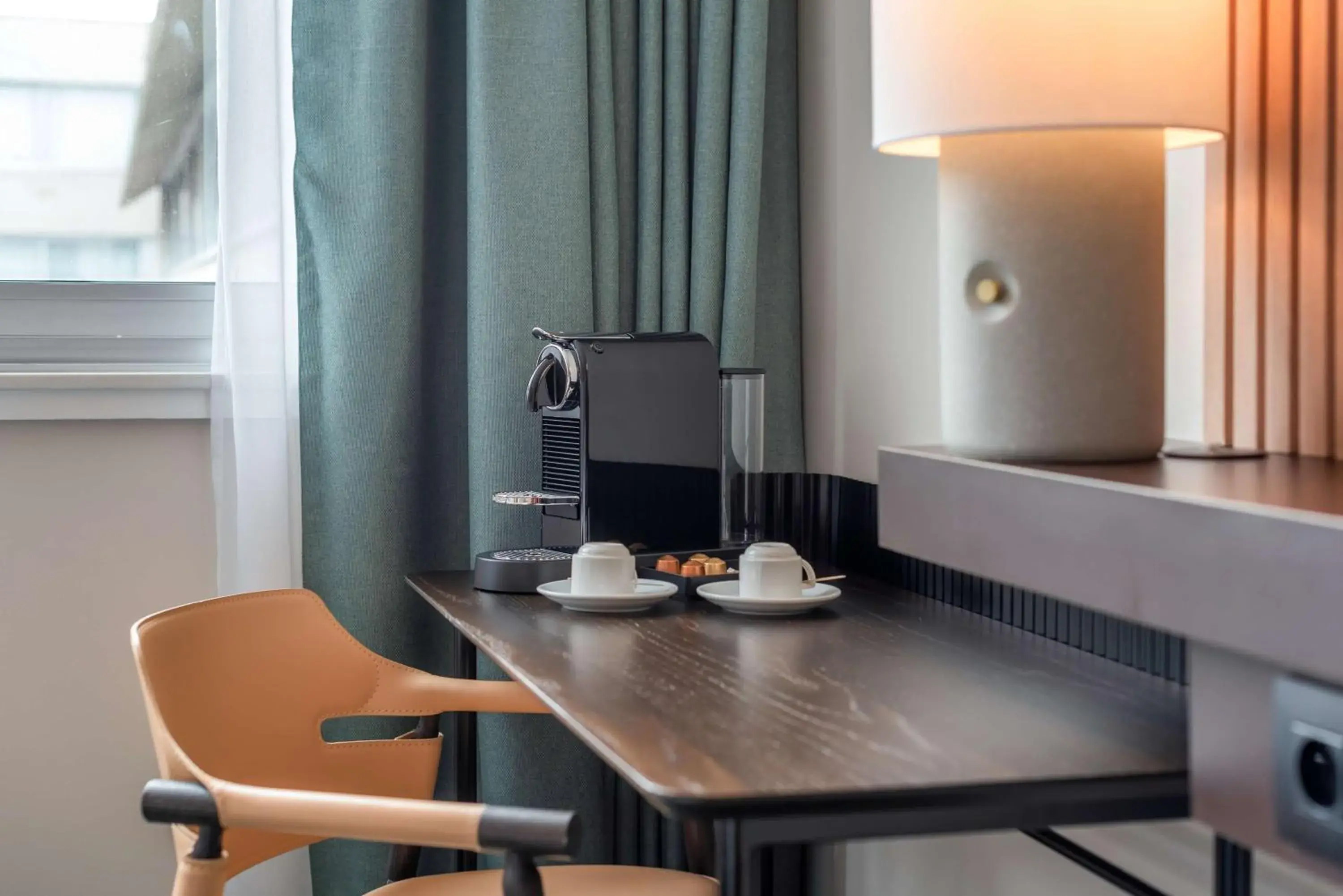 King Guest Room in DoubleTree by Hilton Paris Bougival King Guest Room in DoubleTree by Hilton Paris Bougival