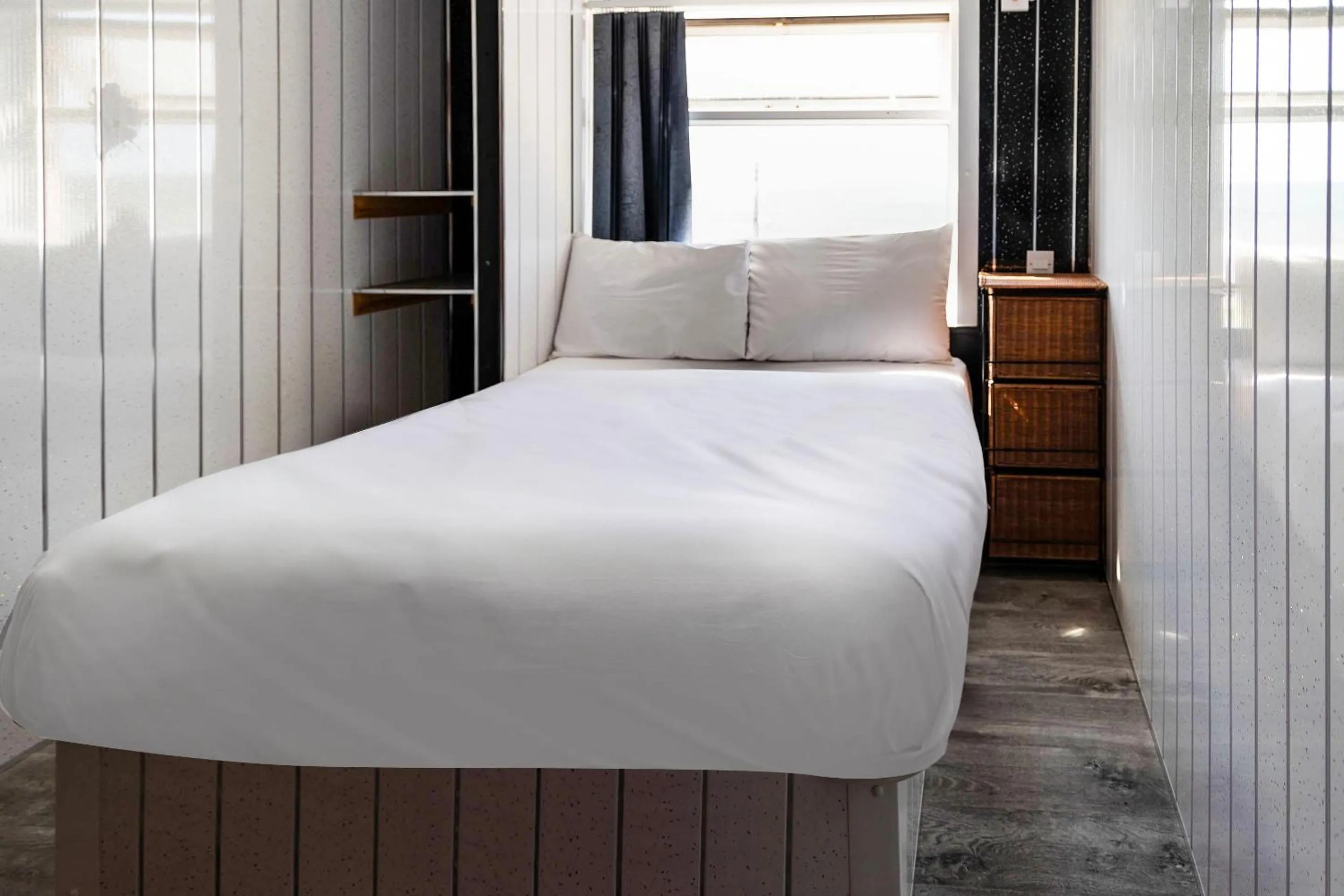 Bedroom, Bed in Harlands Hotel