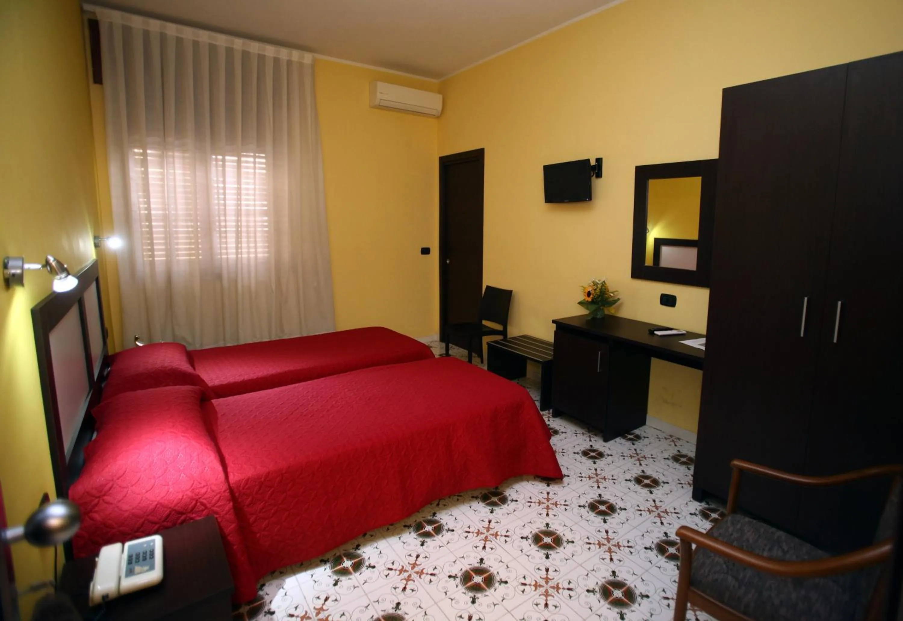 Bedroom, Bed in Hotel del Sole