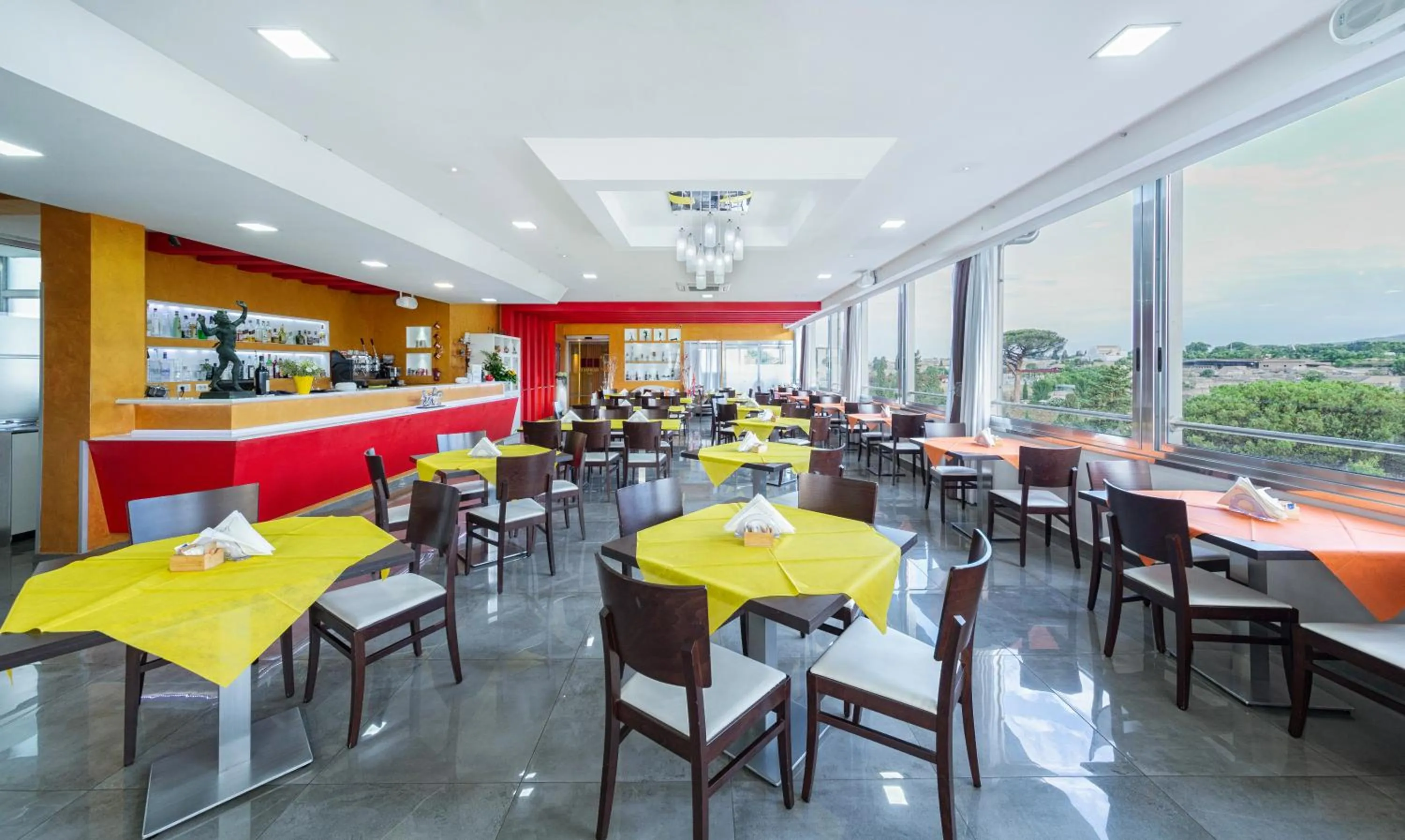 Restaurant/places to eat in Hotel del Sole