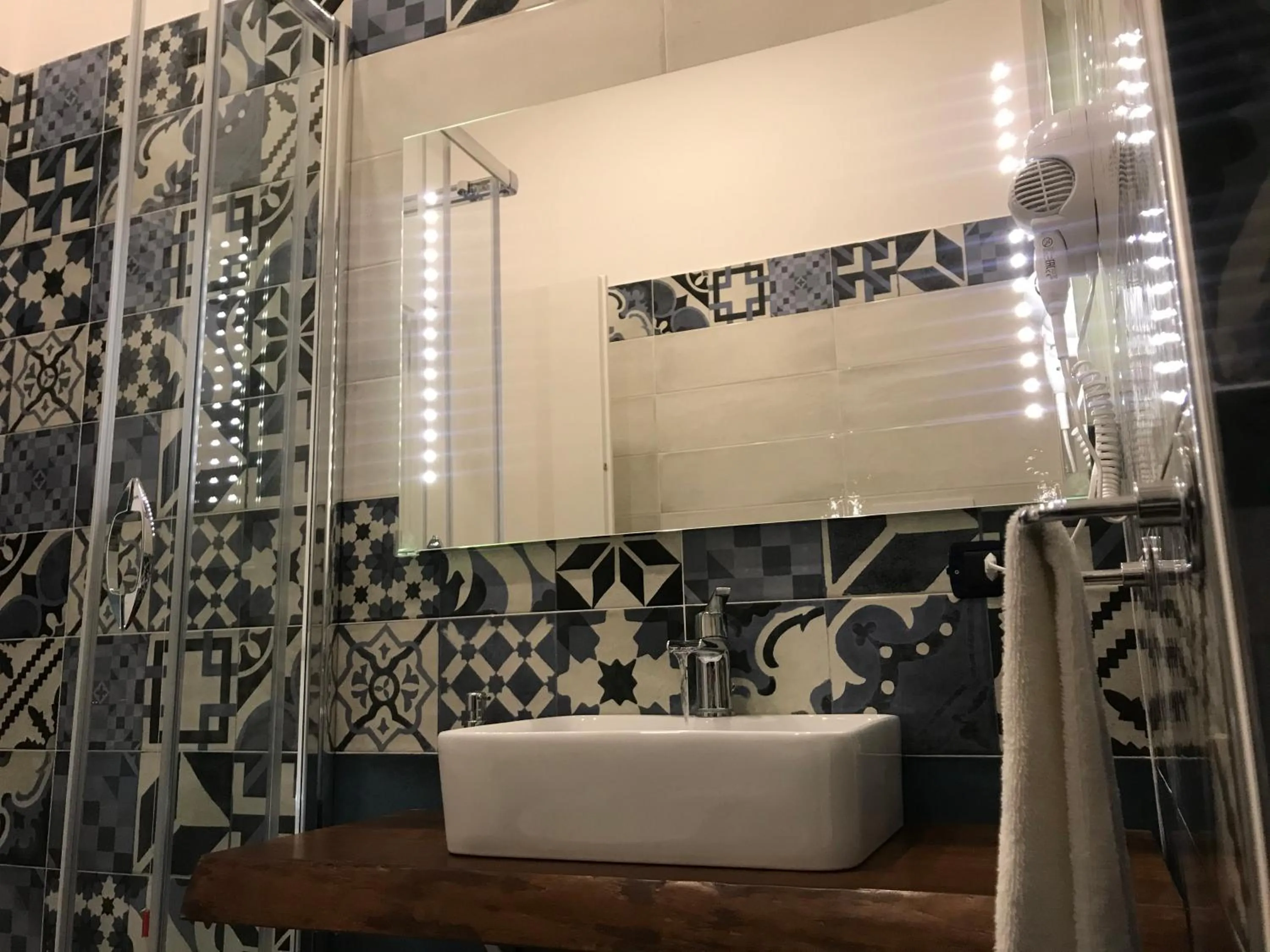 Bathroom in Base Napoli Plebiscito