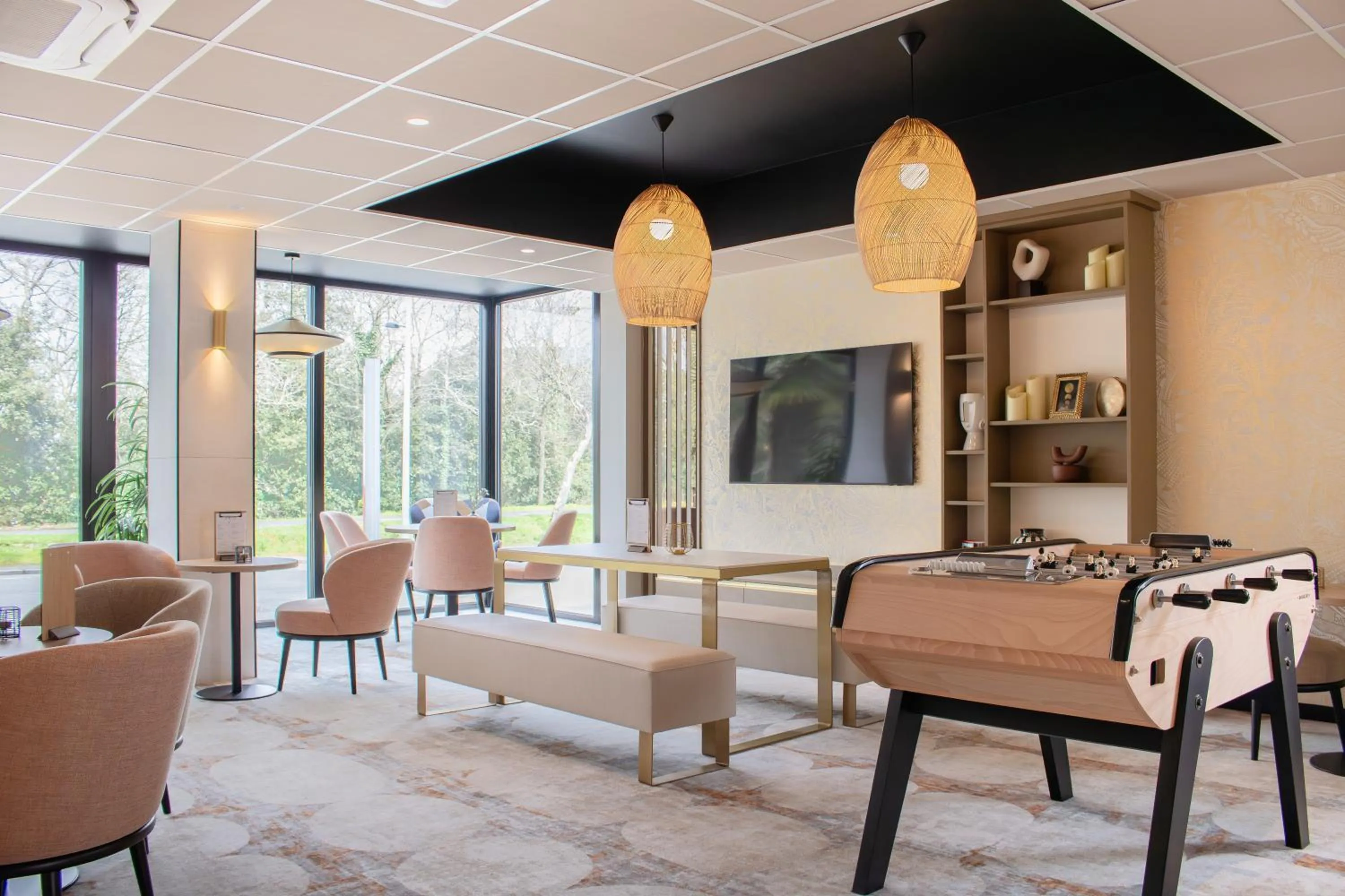 Communal lounge/ TV room in Brit Hotel Nantes La Beaujoire Parc Expo