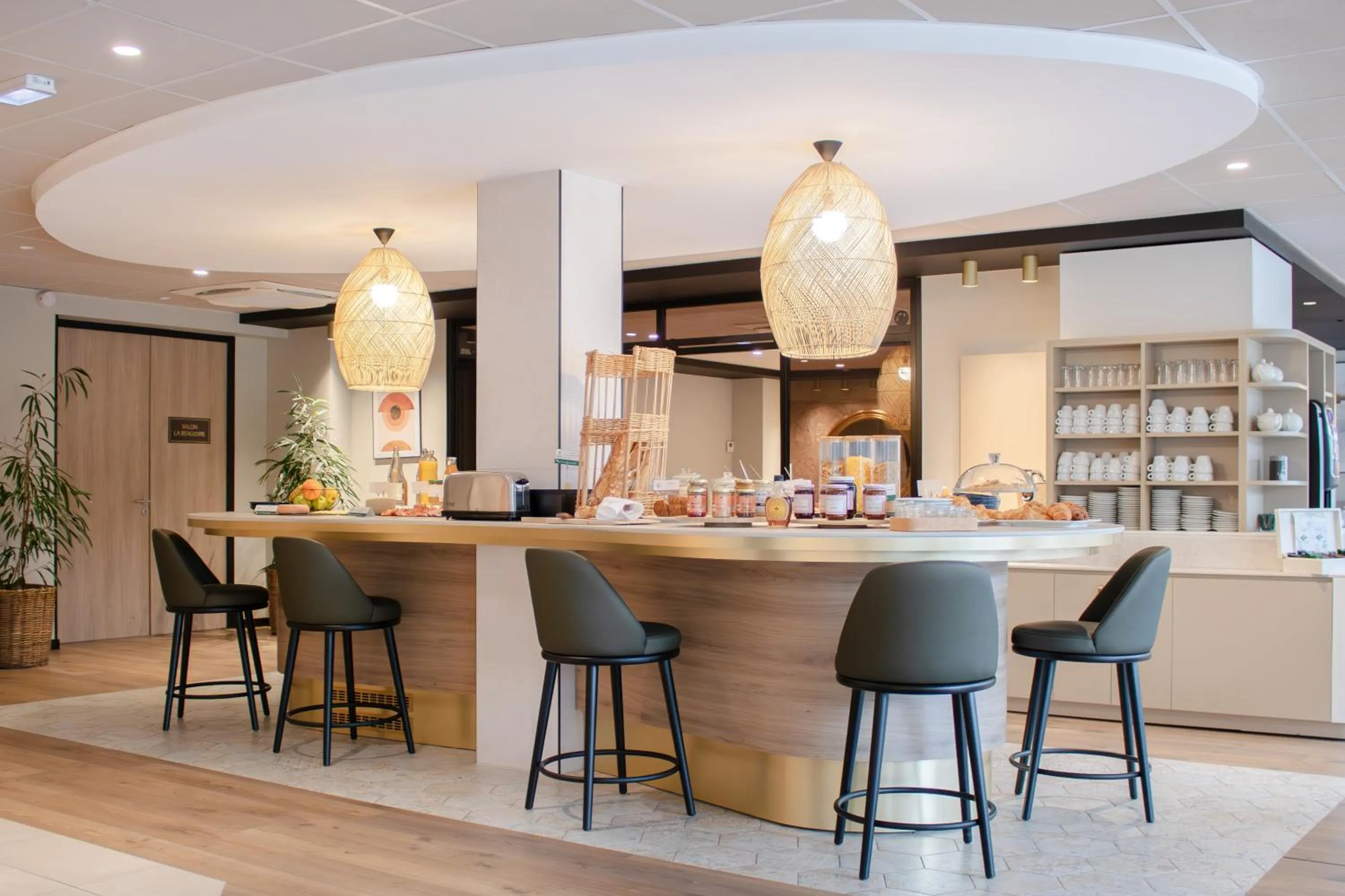 Food and drinks in Brit Hotel Nantes La Beaujoire Parc Expo