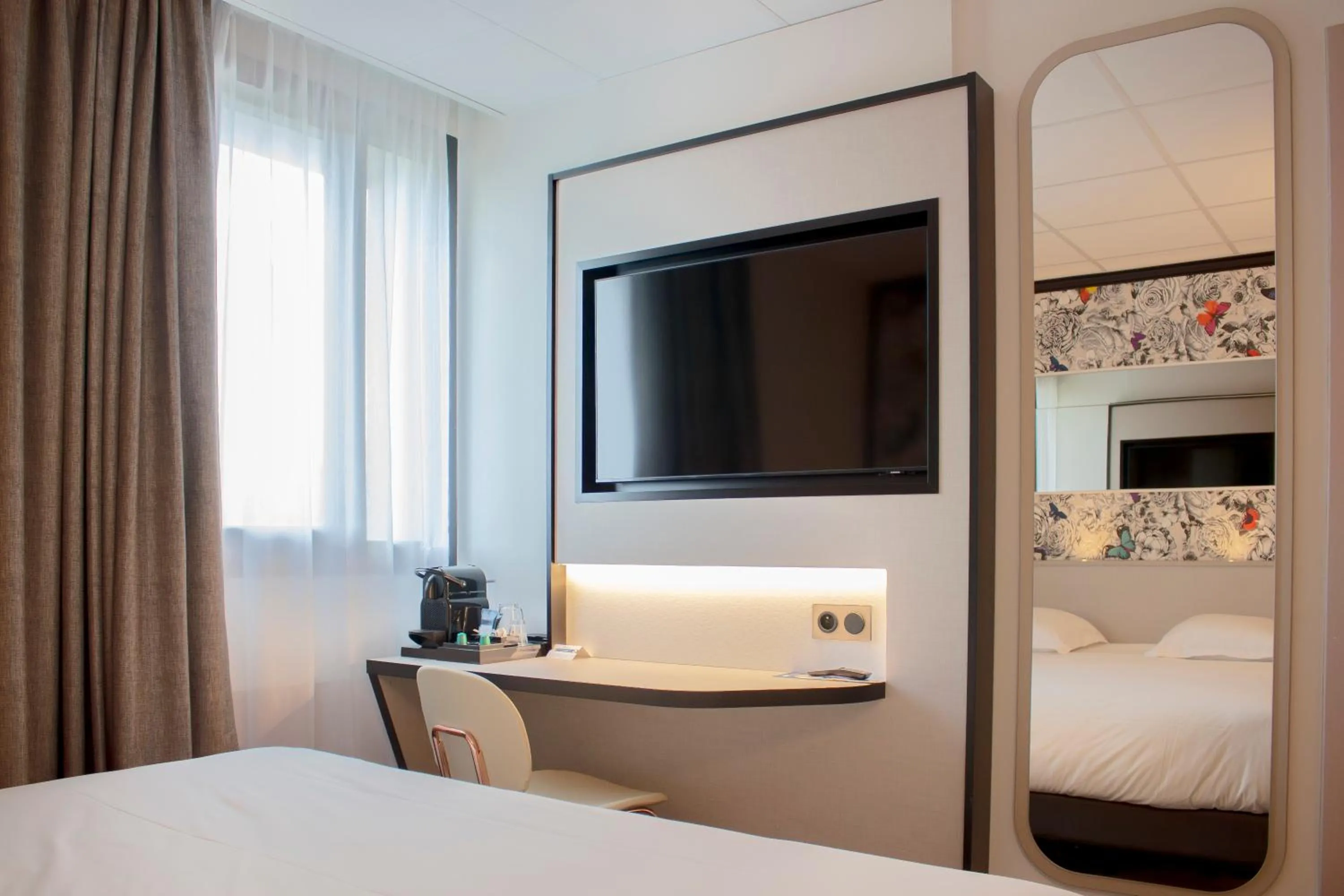 Bedroom, Bed in Brit Hotel Nantes La Beaujoire Parc Expo