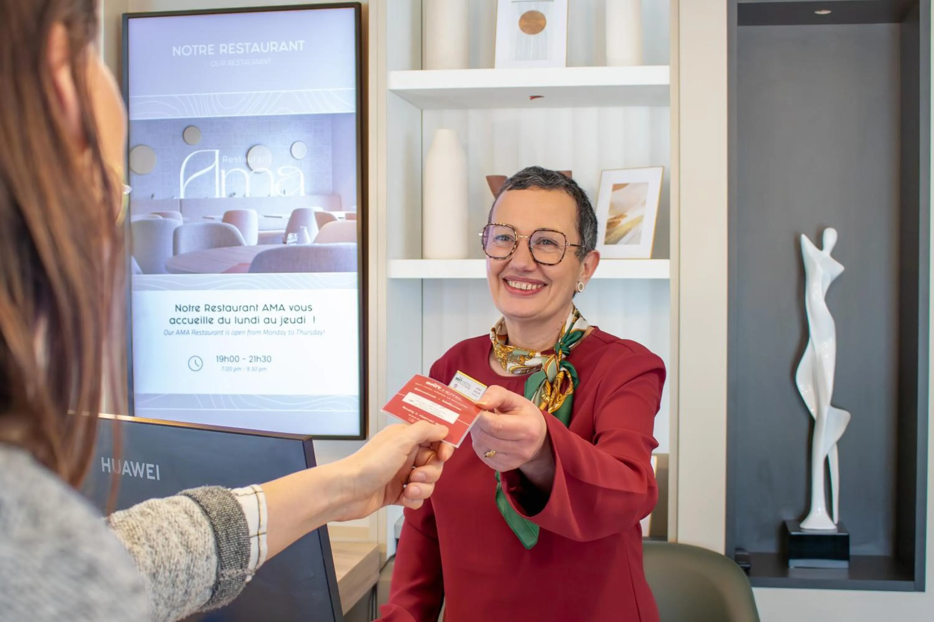 Staff in Brit Hotel Nantes La Beaujoire Parc Expo