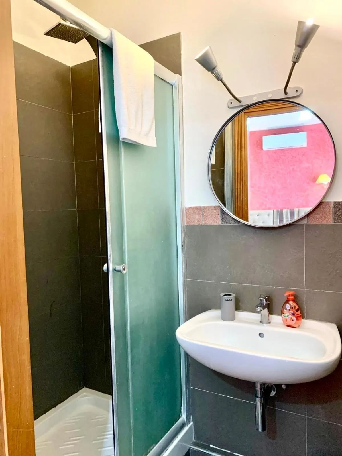 Shower in Signor Suite Colosseo