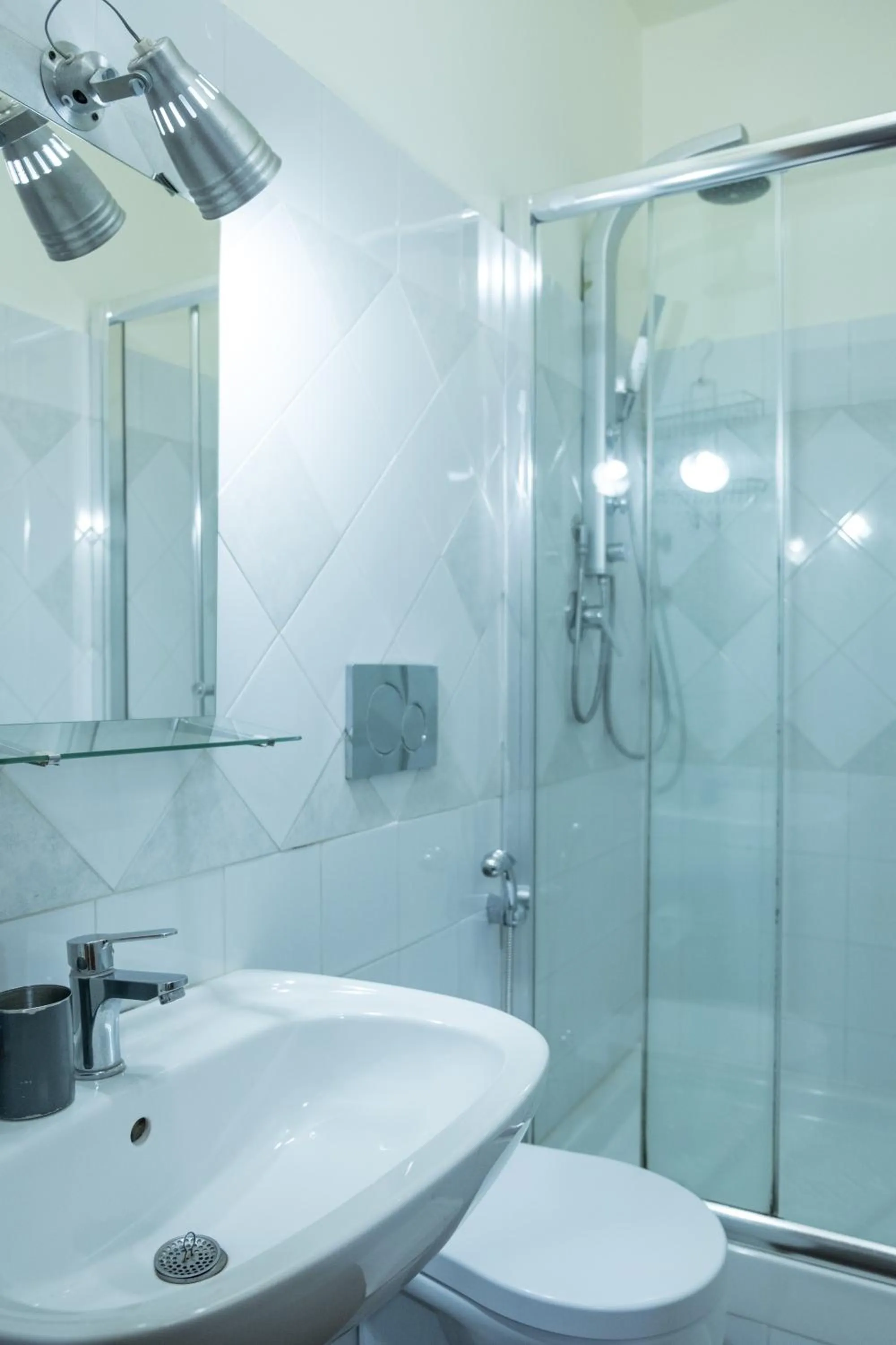 Shower in Signor Suite Colosseo