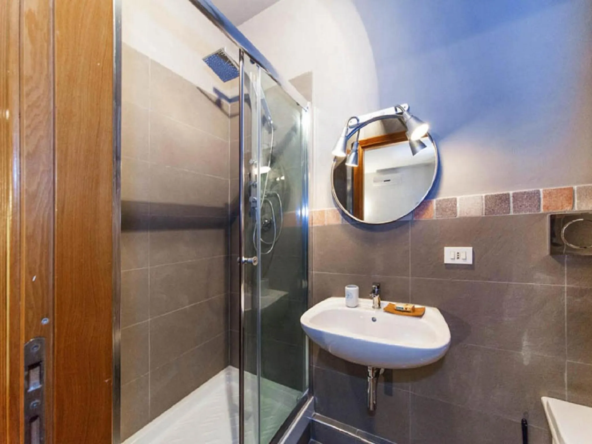 Shower in Signor Suite Colosseo