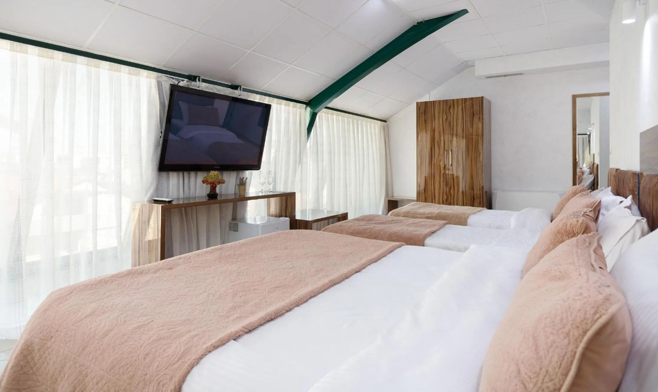 Property building, Bed in Hotel Green Center Gili