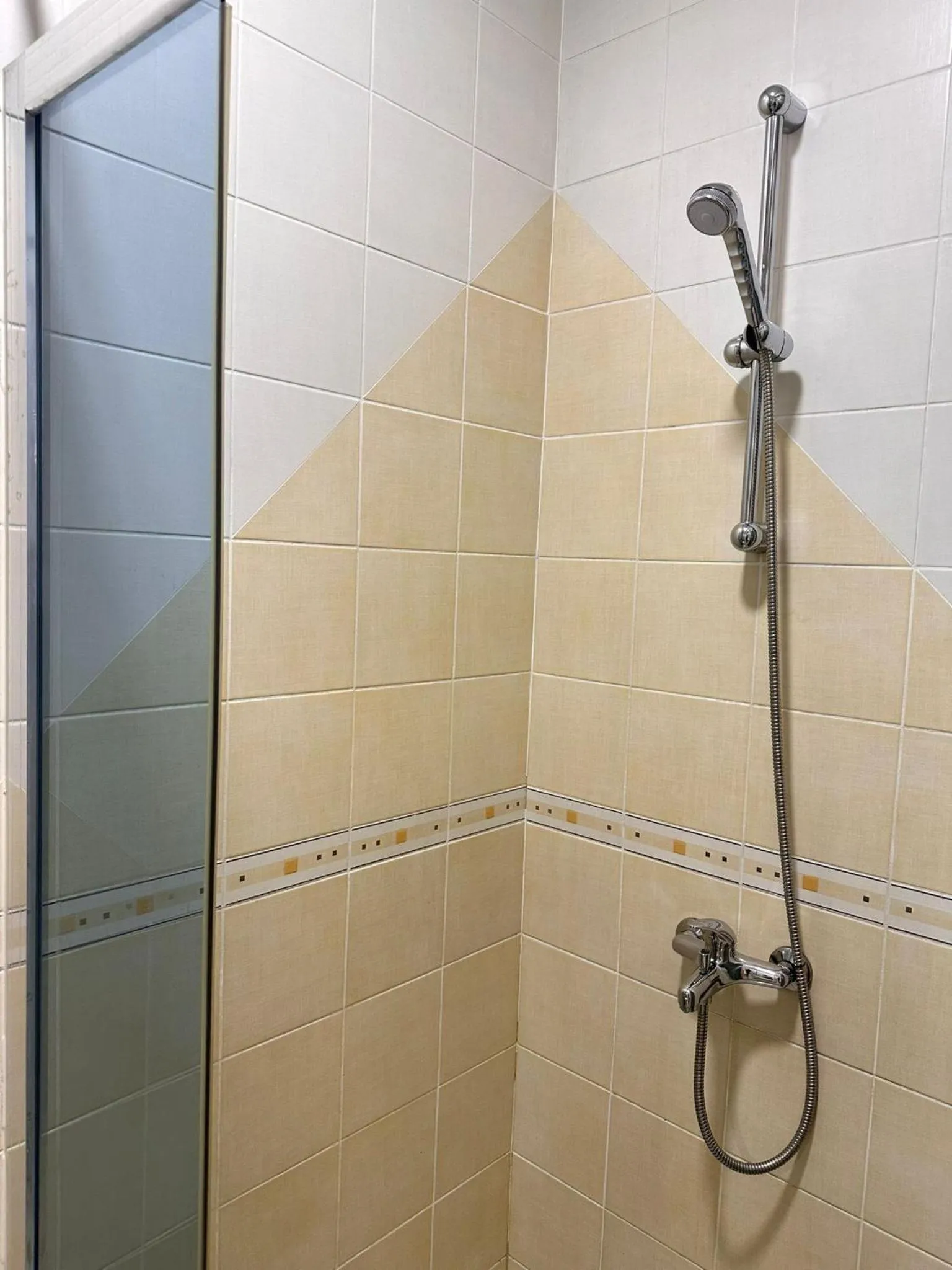 Shower in Hotel Green Center Gili