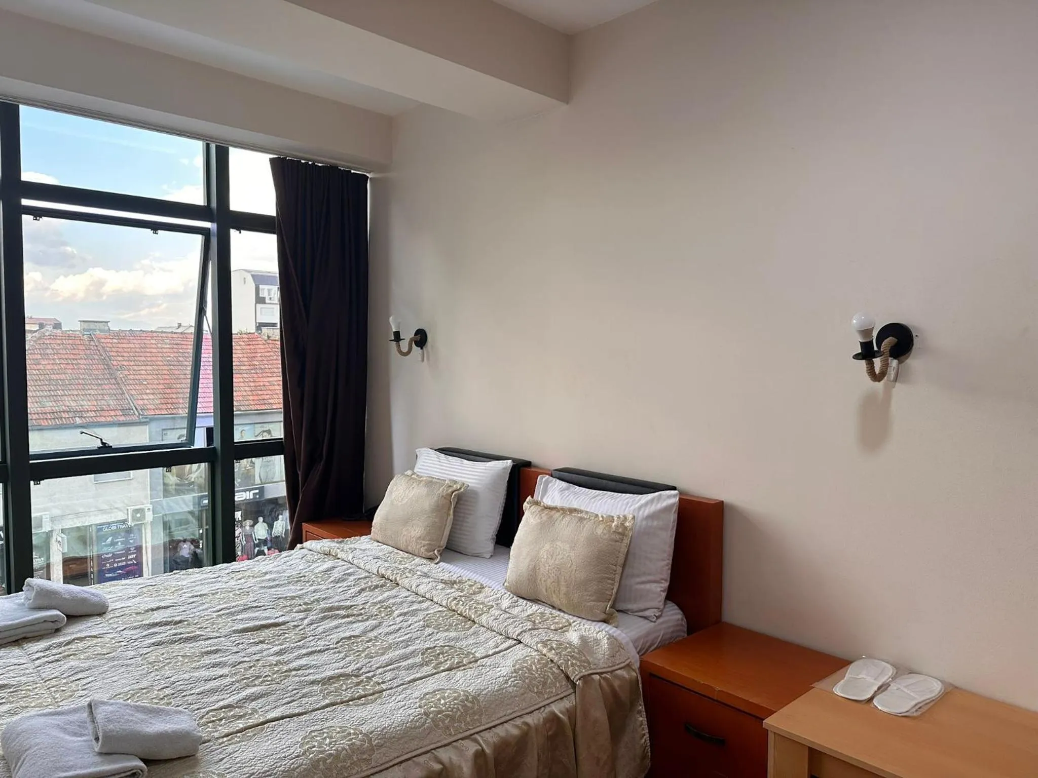 Photo of the whole room, Bed in Hotel Green Center Gili