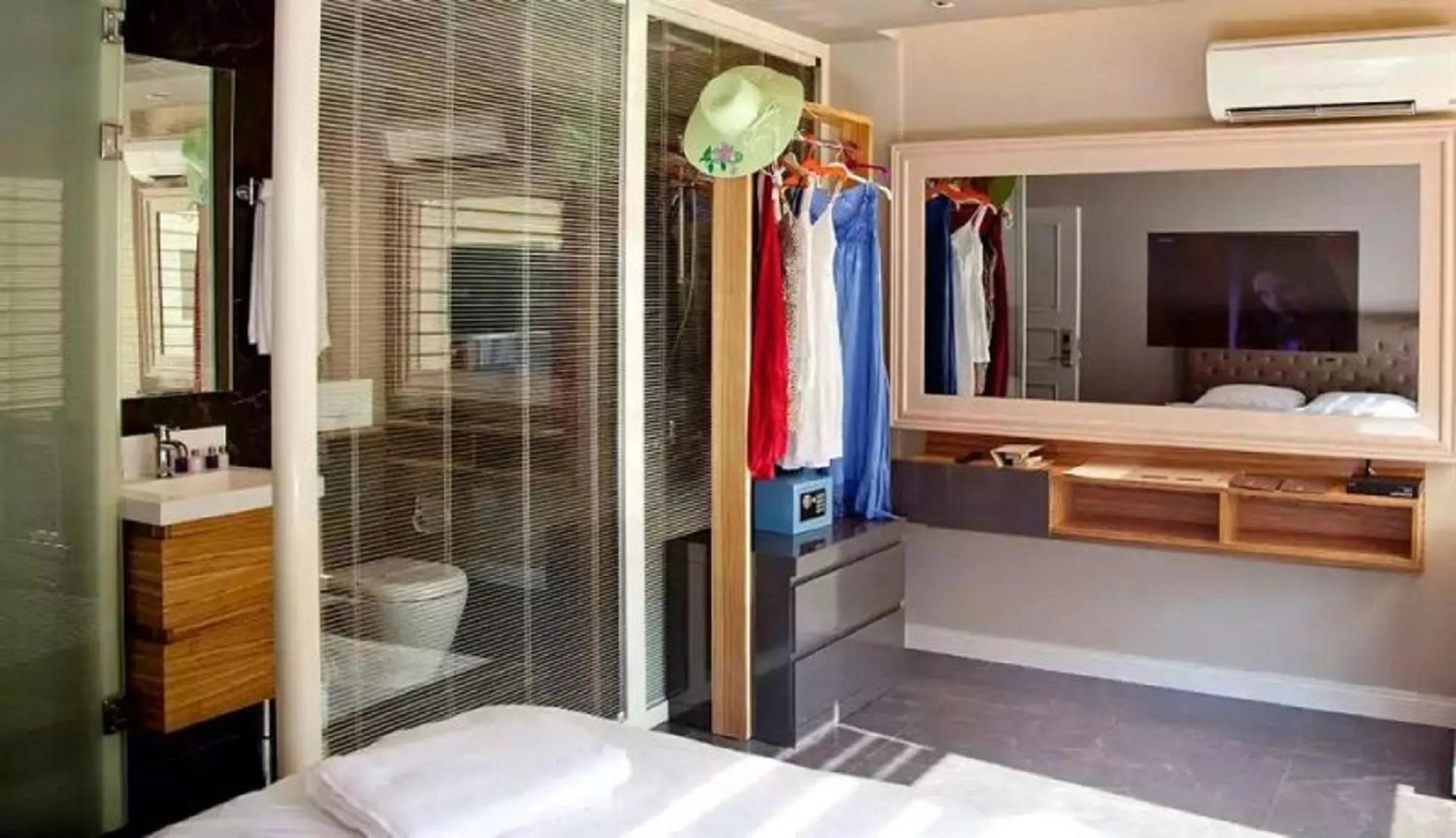 Shower, Bed in Upper House