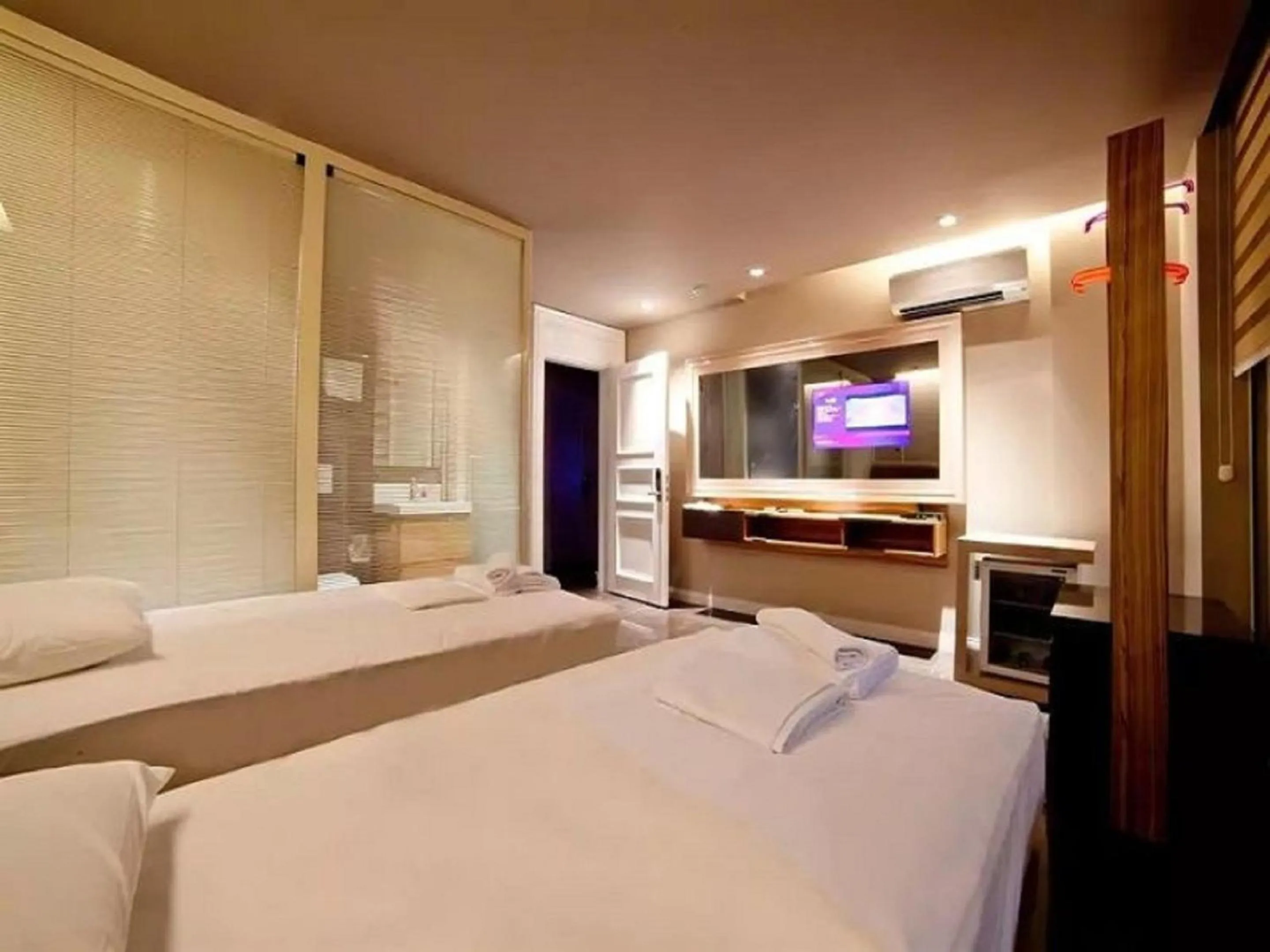 Photo of the whole room, Bed in Upper House