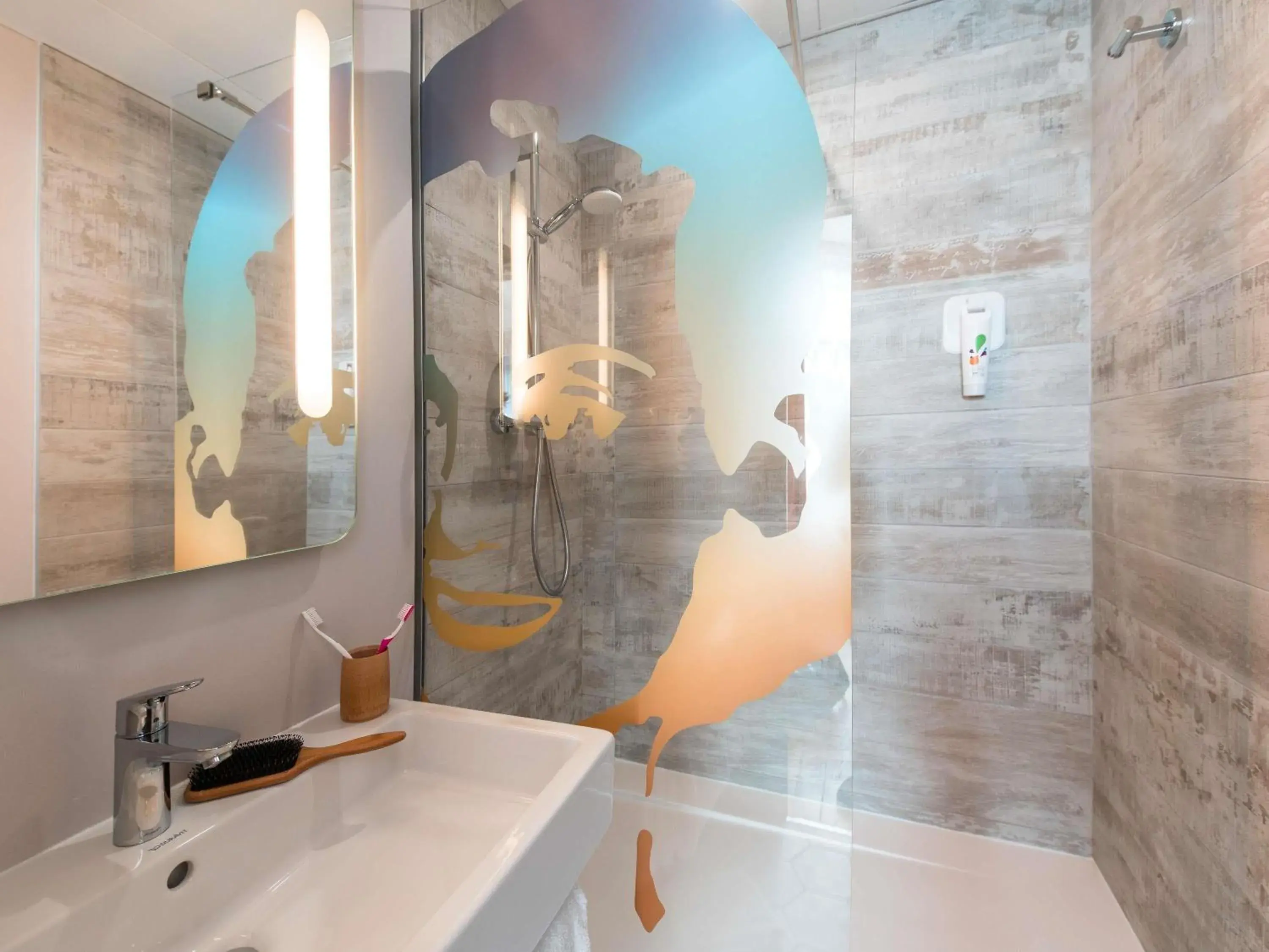 Standard Twin Room in Ibis Styles Hyères Rooftop & Spa Standard Twin Room in Ibis Styles Hyères Rooftop & Spa