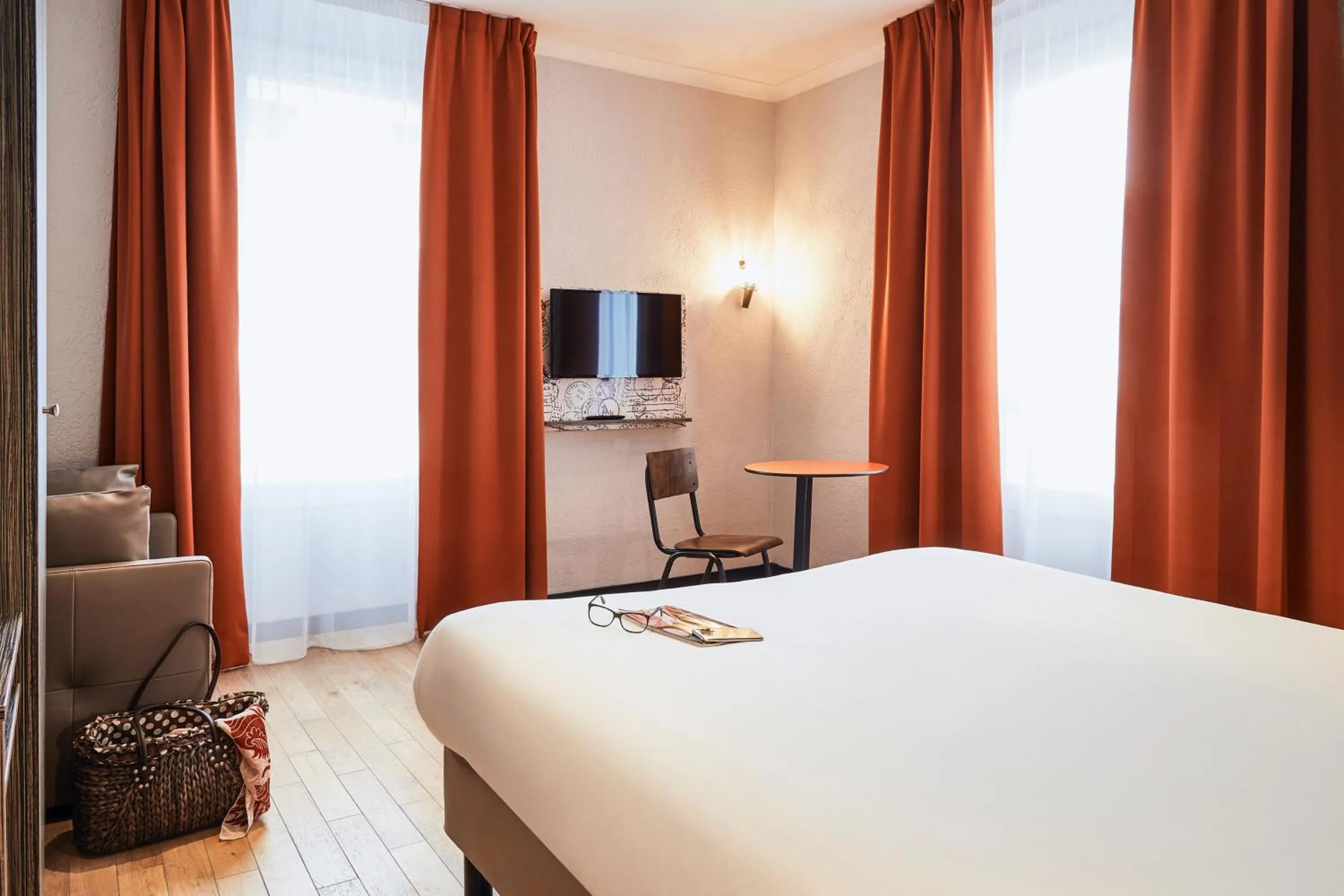 Decorative detail, Bed in Ibis Styles Hyères Rooftop & Spa