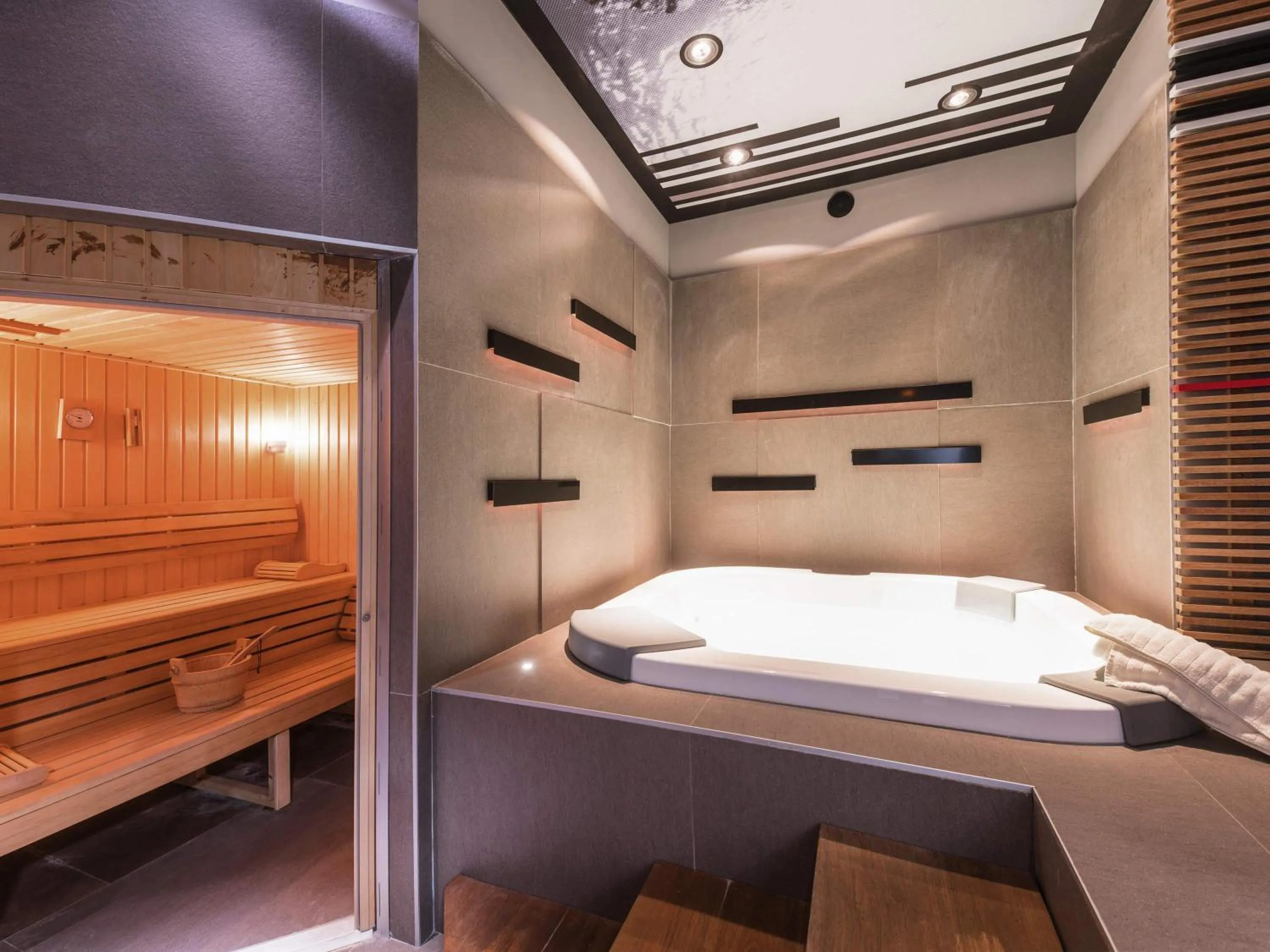 Spa and wellness centre/facilities, Bed in Ibis Styles Hyères Rooftop & Spa