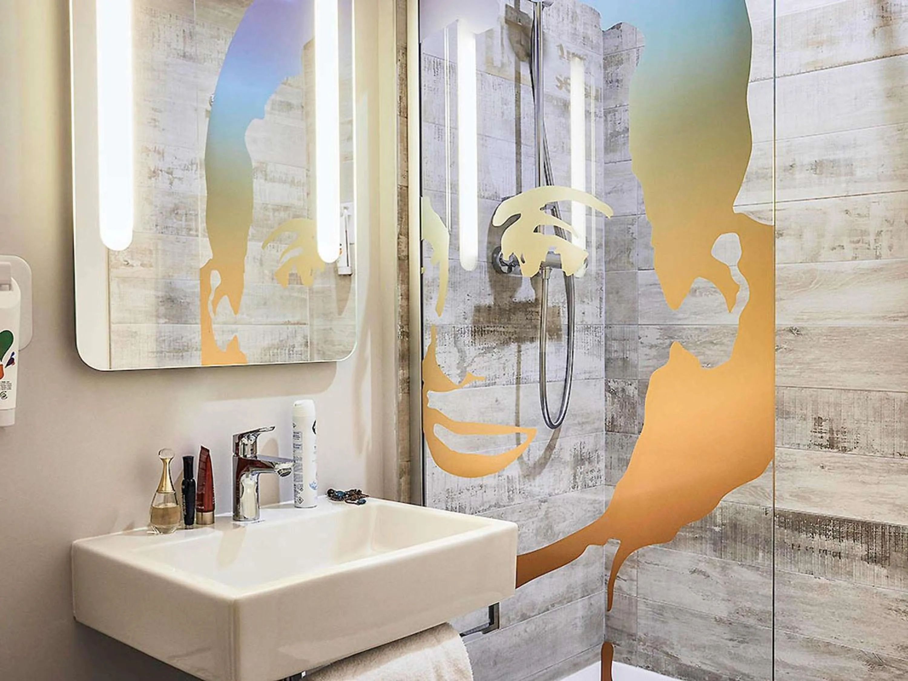 Bedroom in Ibis Styles Hyères Rooftop & Spa