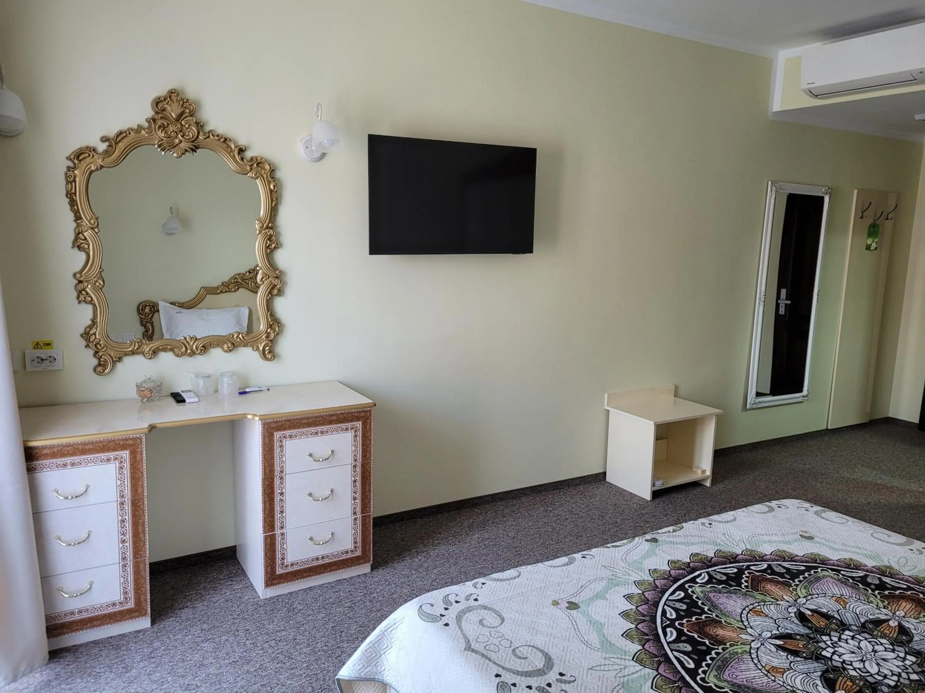 TV and multimedia, Bed in LOTUS Boutique