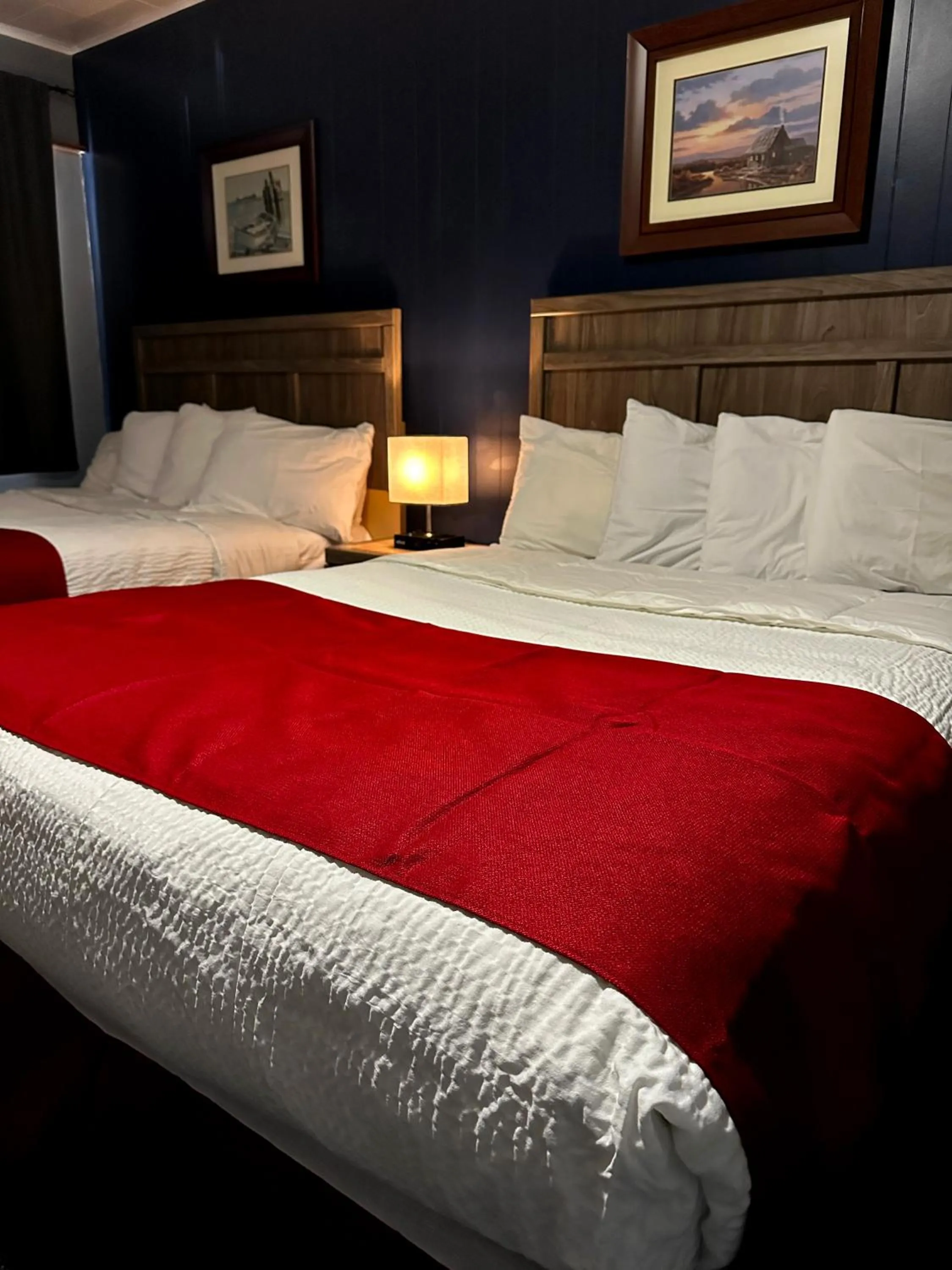 Bed in Aberdeen Motel