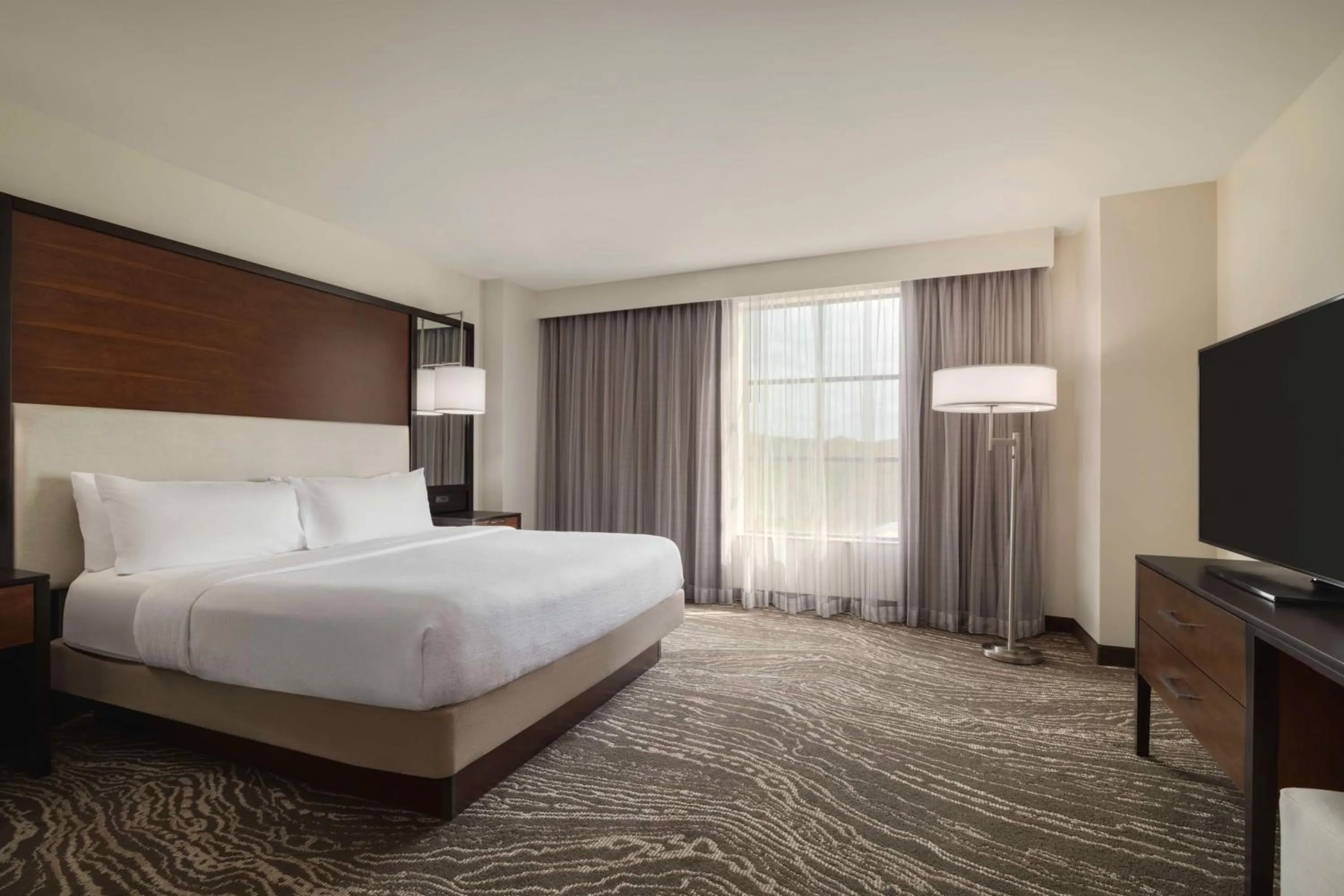 Bed in Embassy Suites Chattanooga Hamilton Place