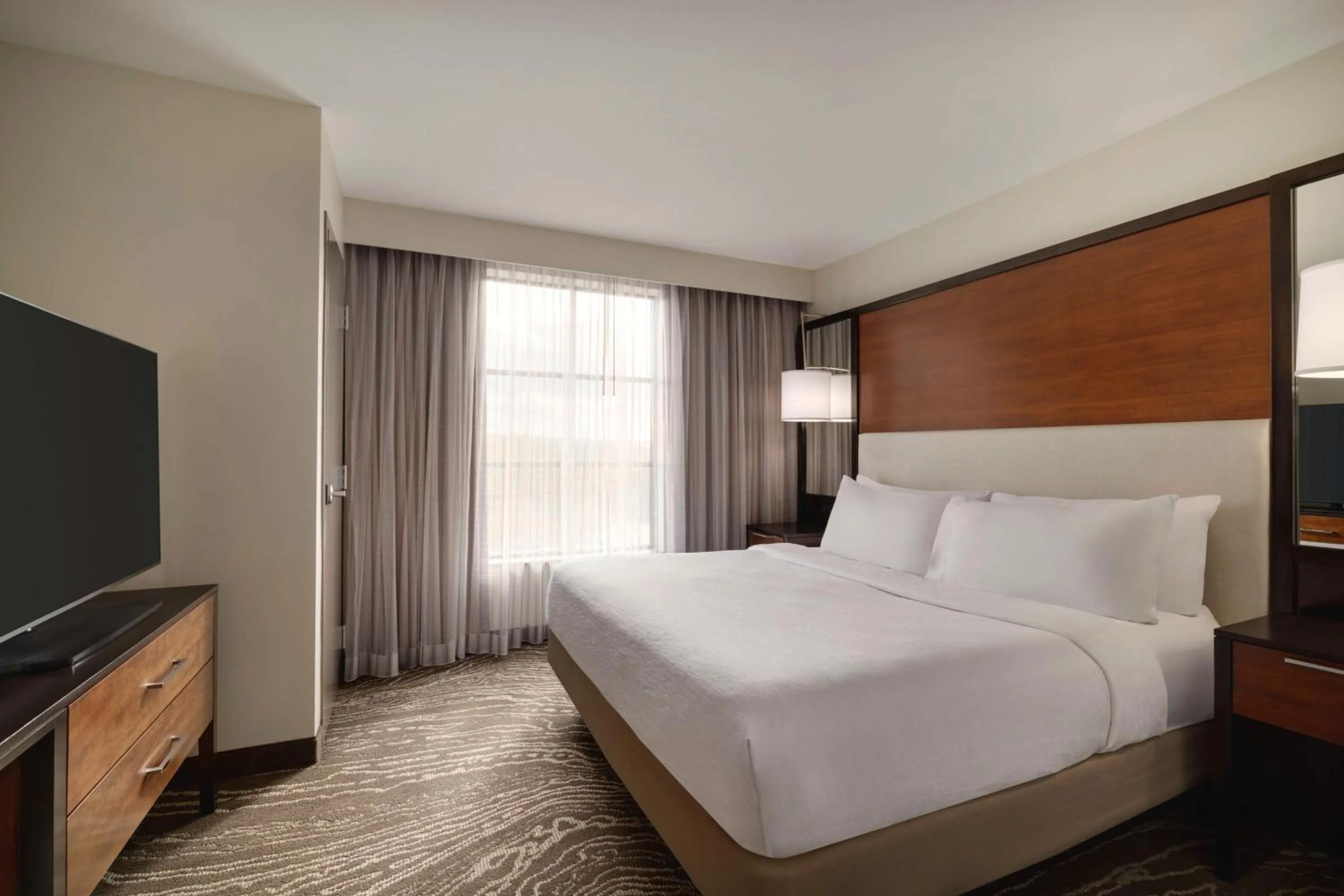 Bed in Embassy Suites Chattanooga Hamilton Place