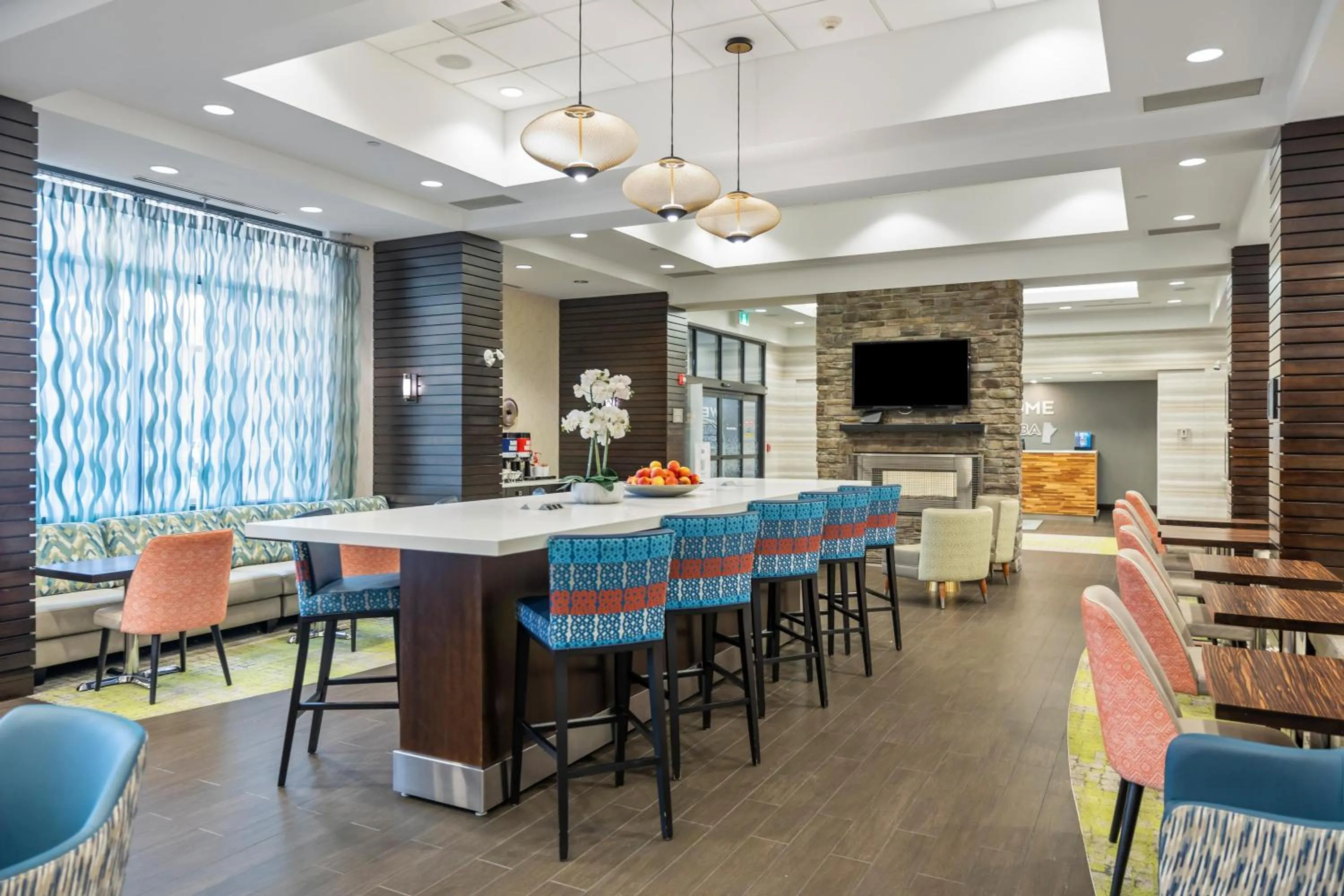 Lobby or reception in Hampton Inn by Hilton Winnipeg