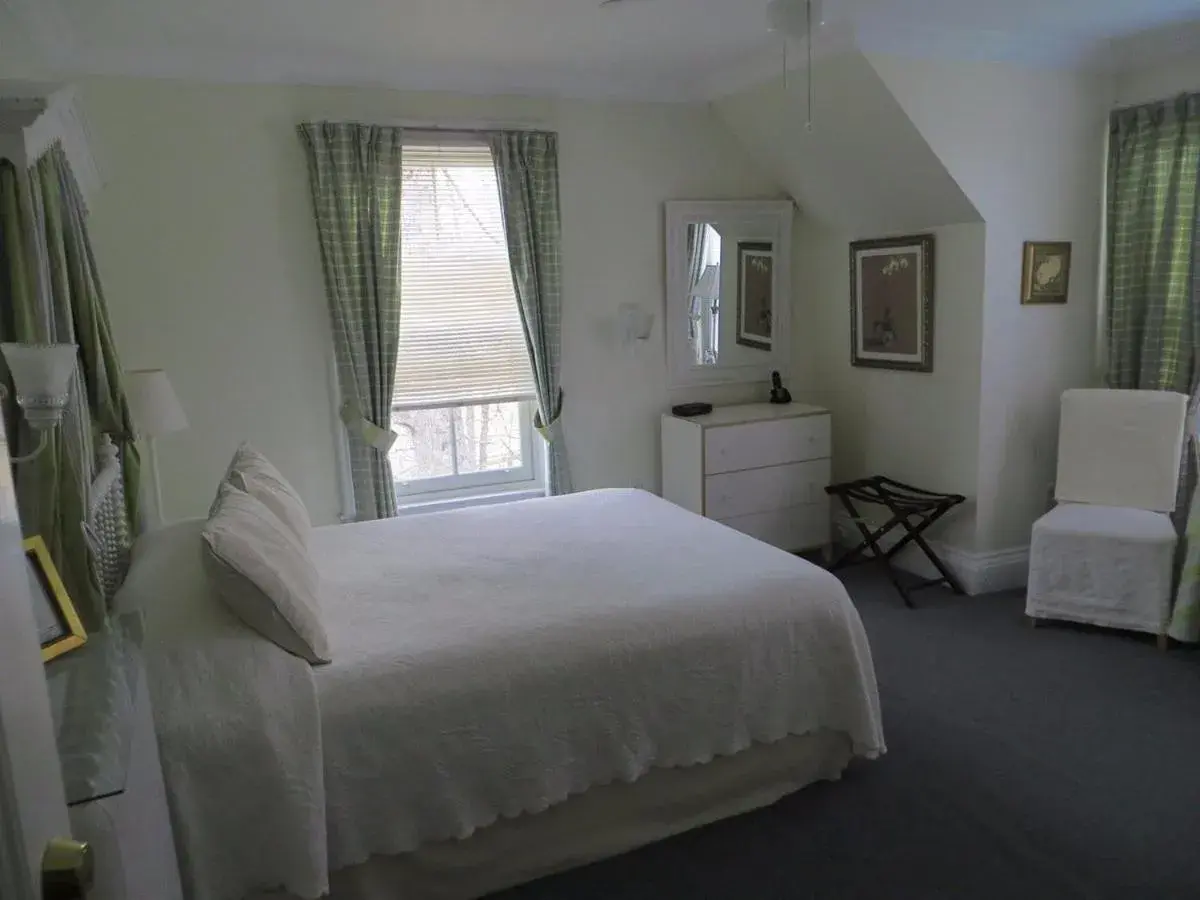 Deluxe Queen Room in Dunlop Inn Deluxe Queen Room in Dunlop Inn