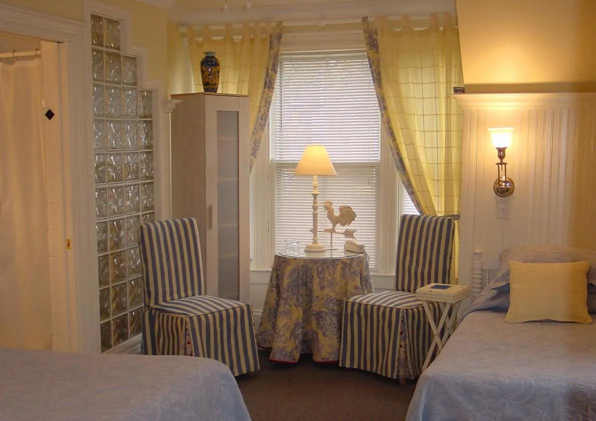 Photo of the whole room, Bed in Dunlop Inn