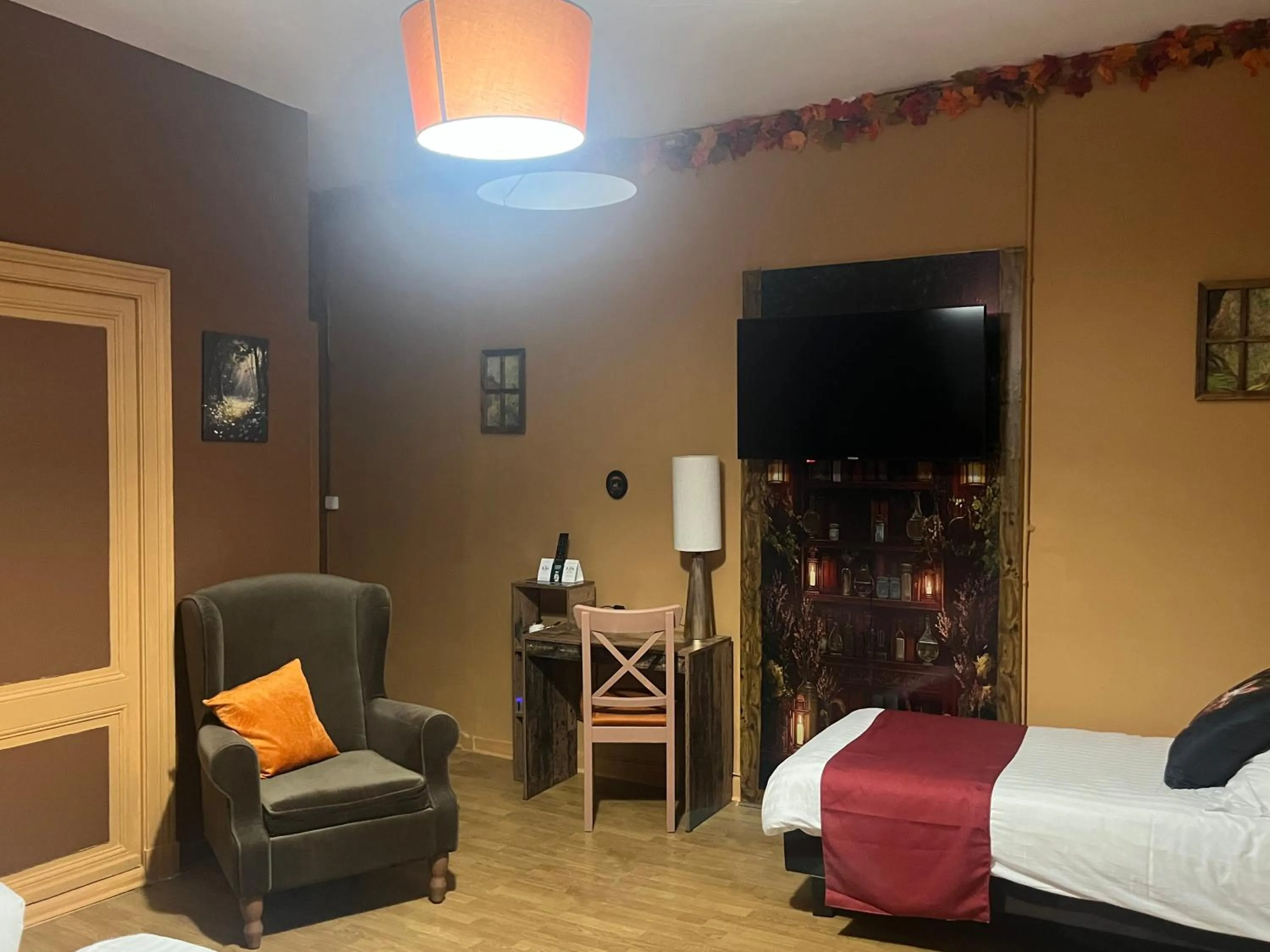 Bed in Logis Hôtel Le Cygne