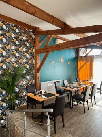 Restaurant/places to eat in Logis Hôtel Le Cygne