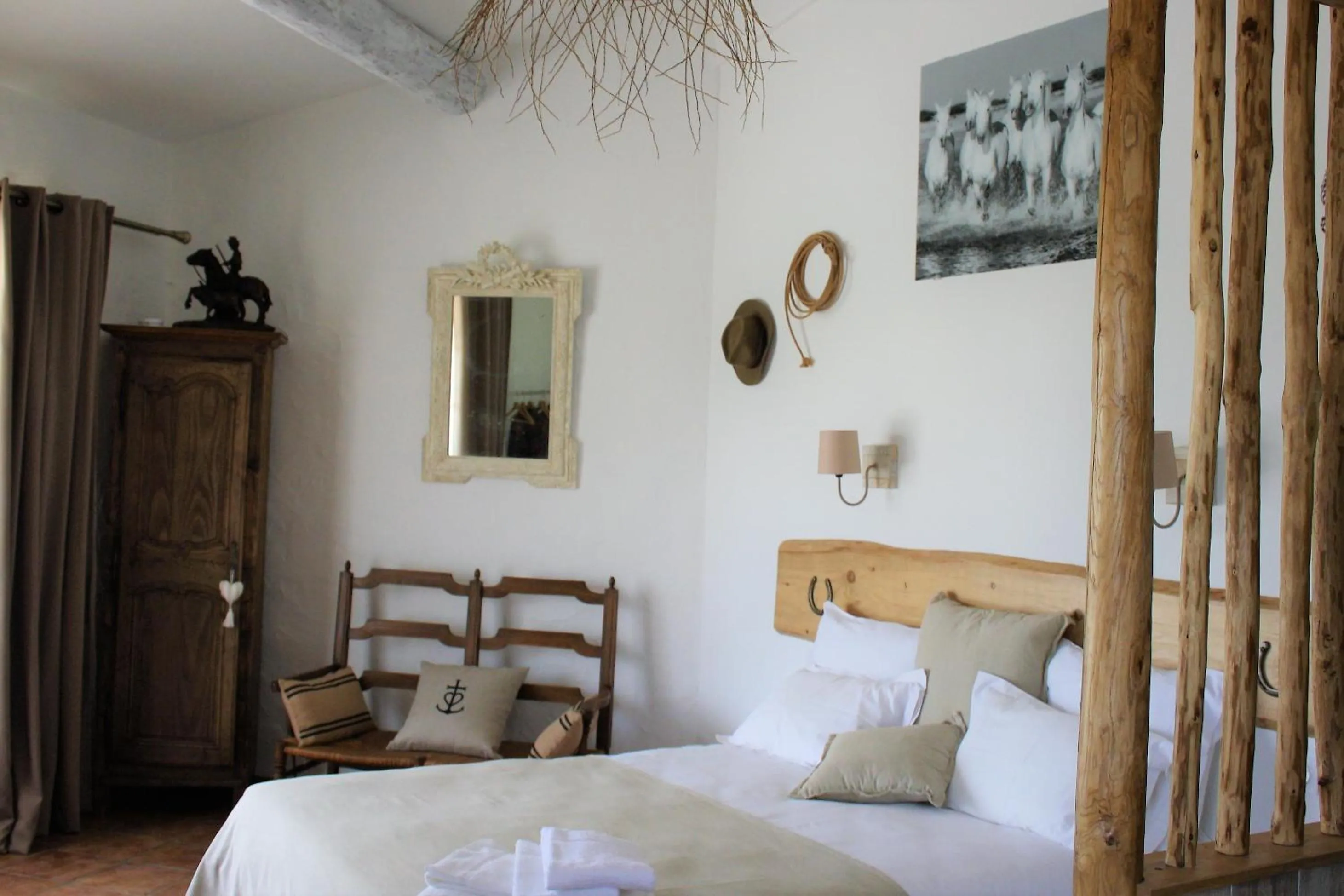 Photo of the whole room, Bed in Mas Fandelou