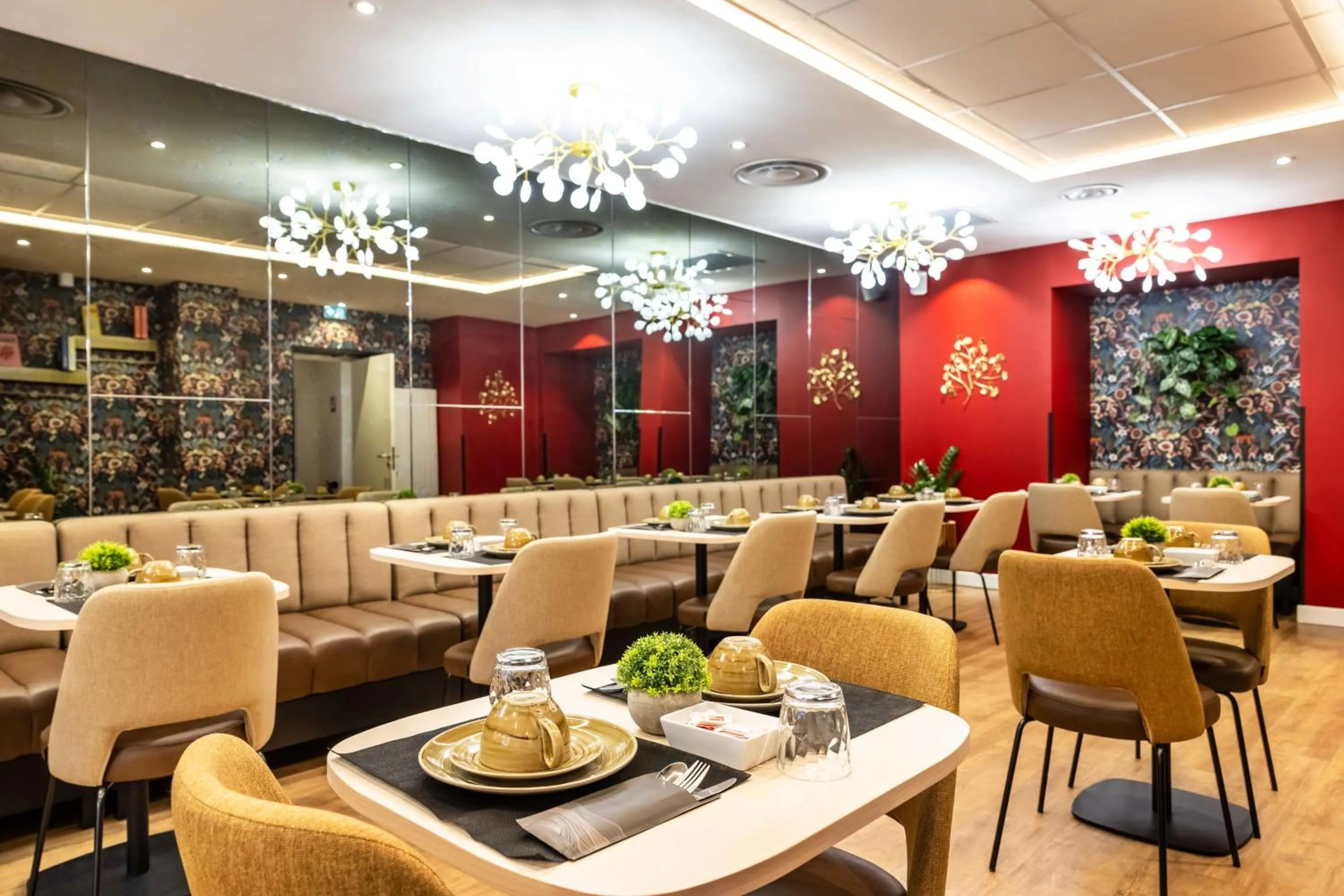 Breakfast in Best Western Metz Centre Gare