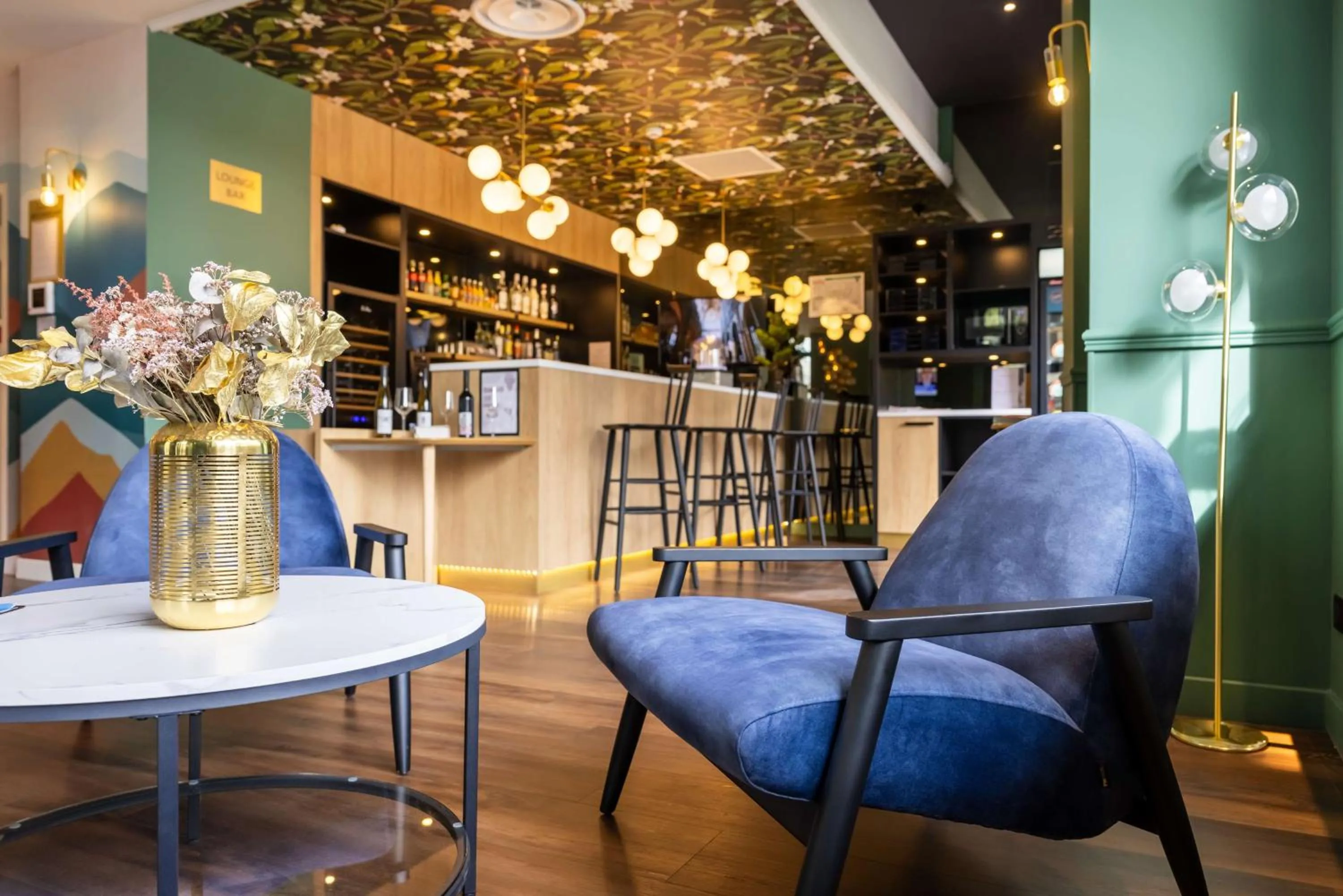 Lobby or reception in Best Western Metz Centre Gare