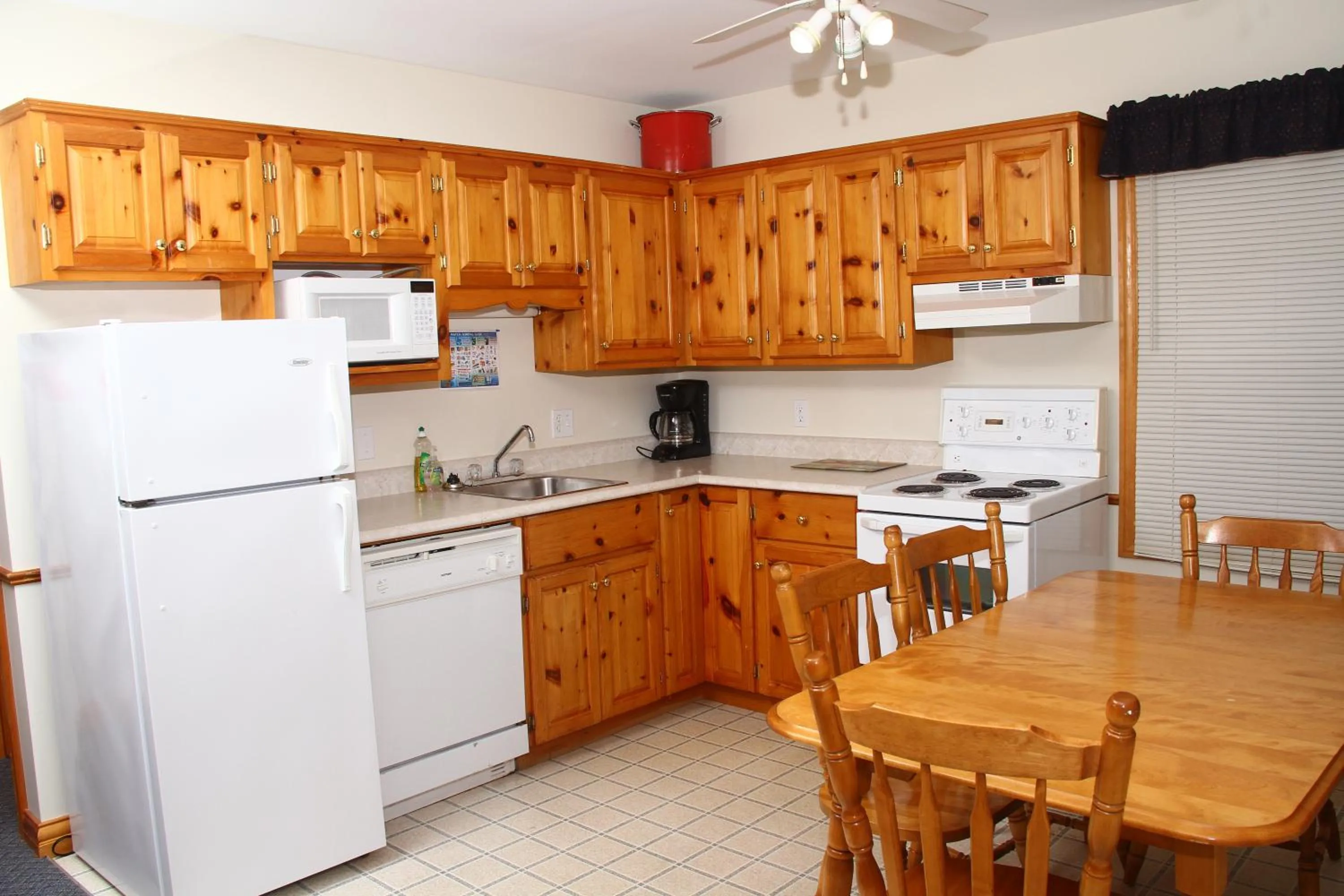 Kitchen or kitchenette in By the Bay Cottages