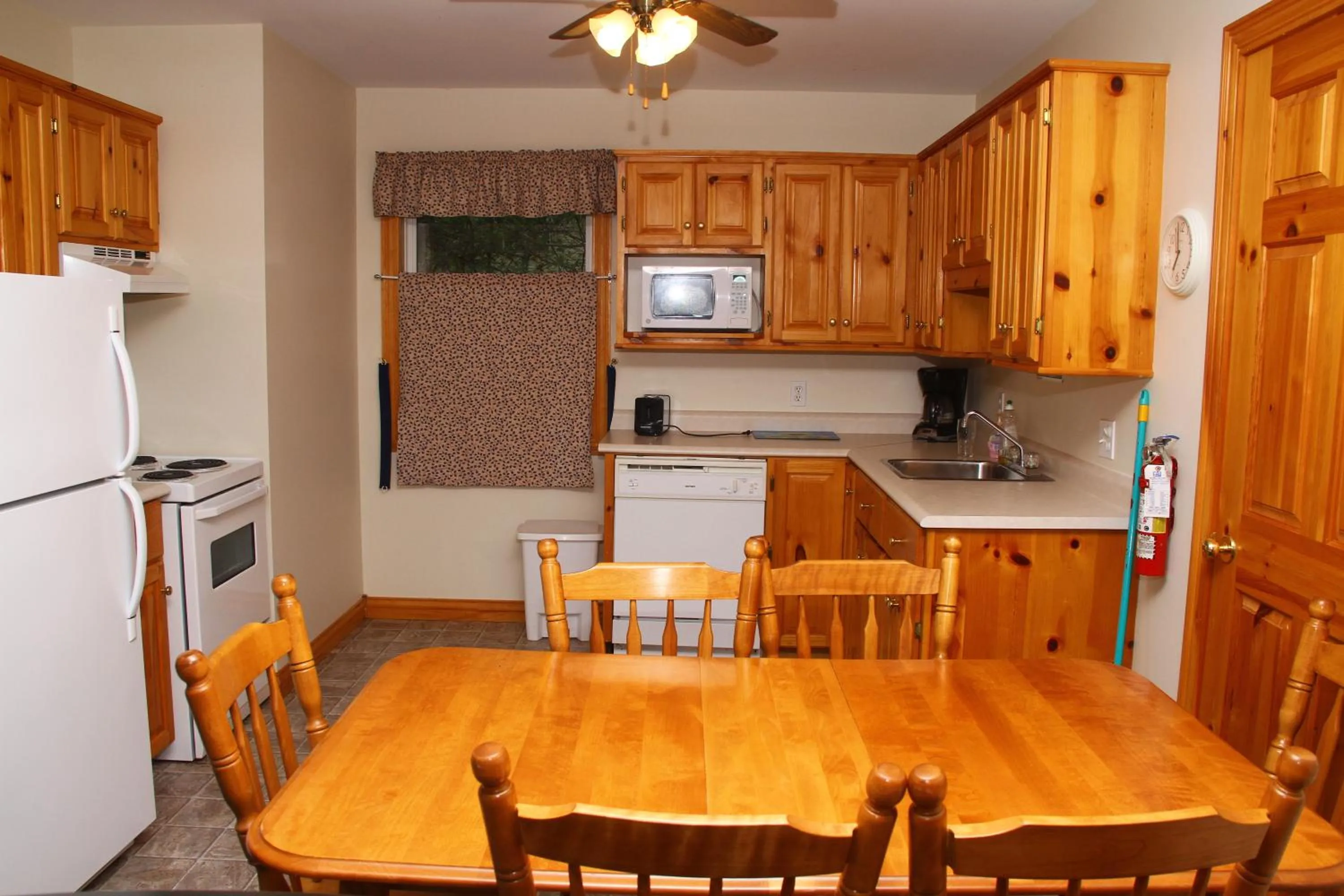 Kitchen or kitchenette in By the Bay Cottages