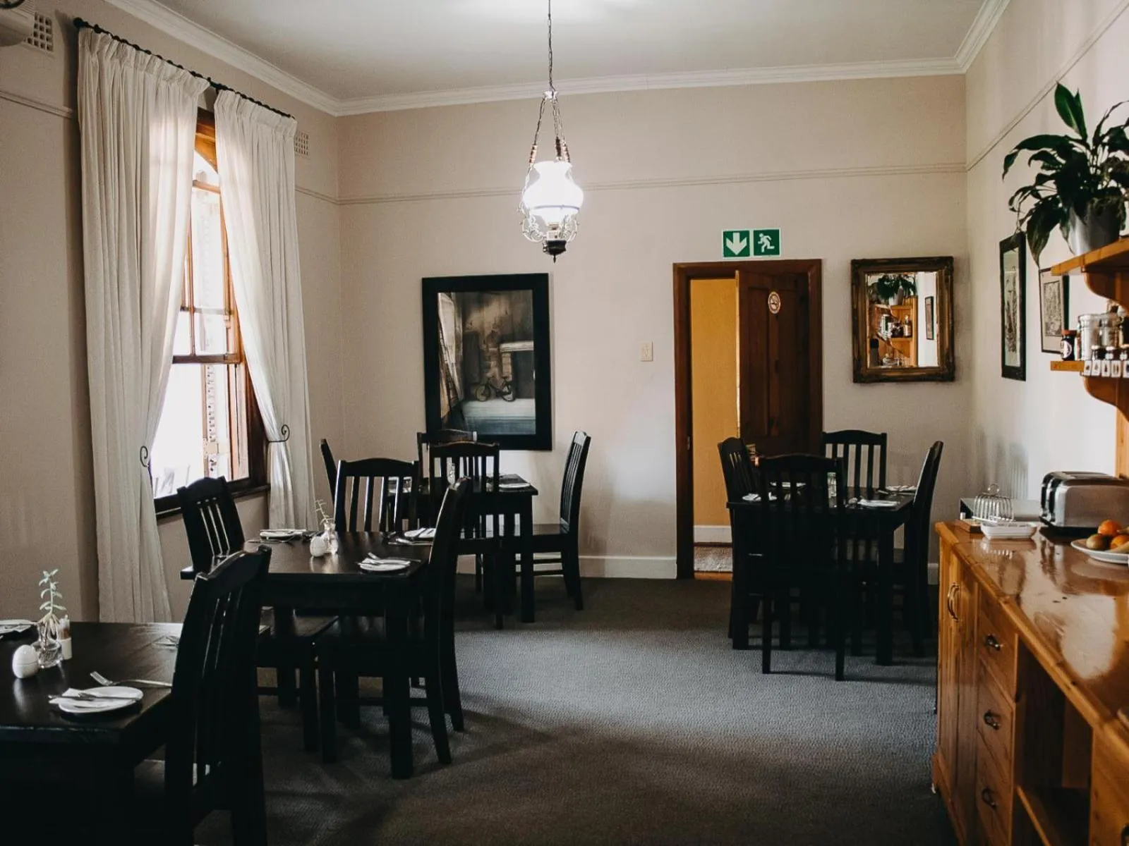 Dining area in Cummings Guesthouse