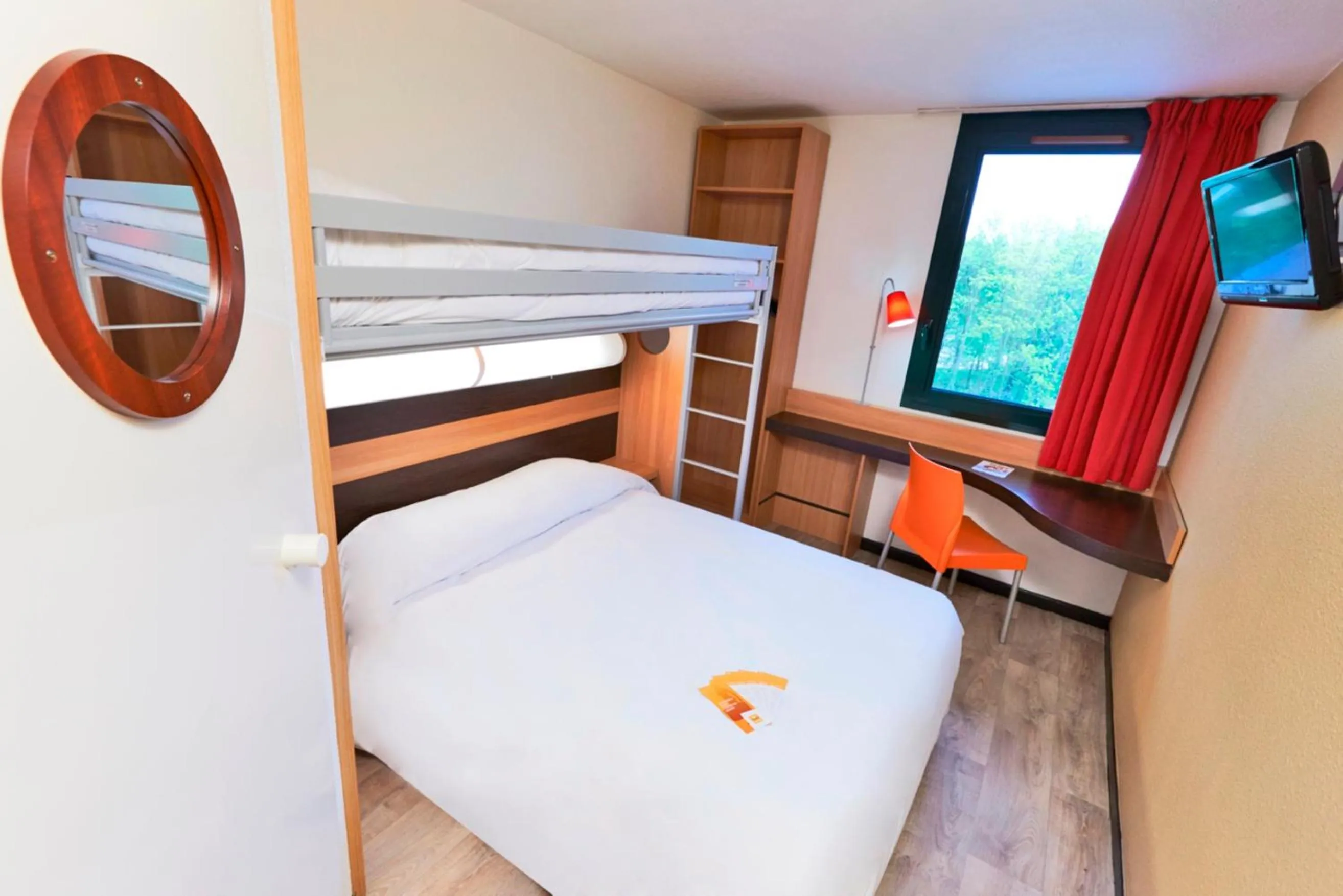 Staff, Bed in Première Classe Paris-Ouest Gennevilliers