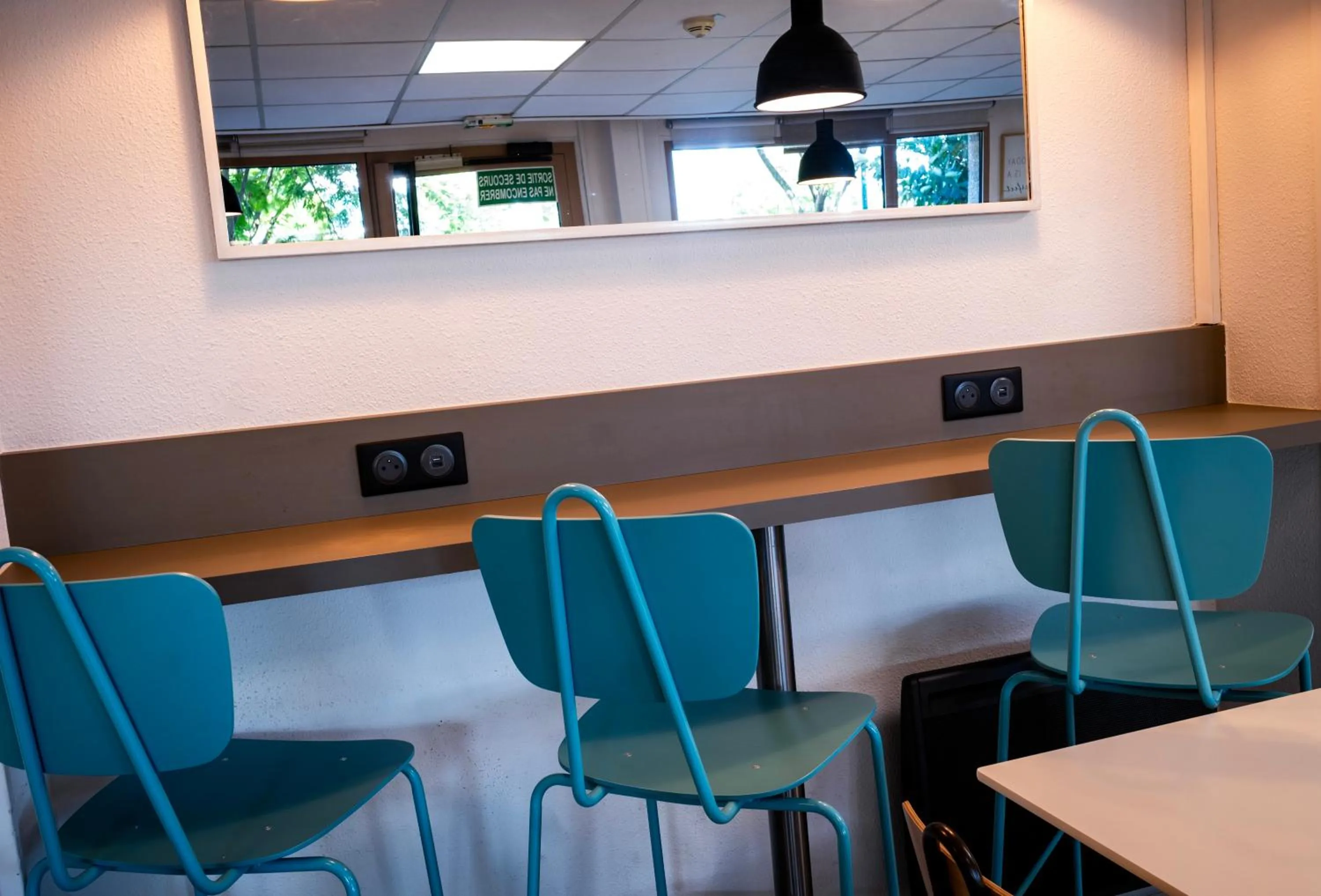 Seating area in Première Classe Paris-Ouest Gennevilliers