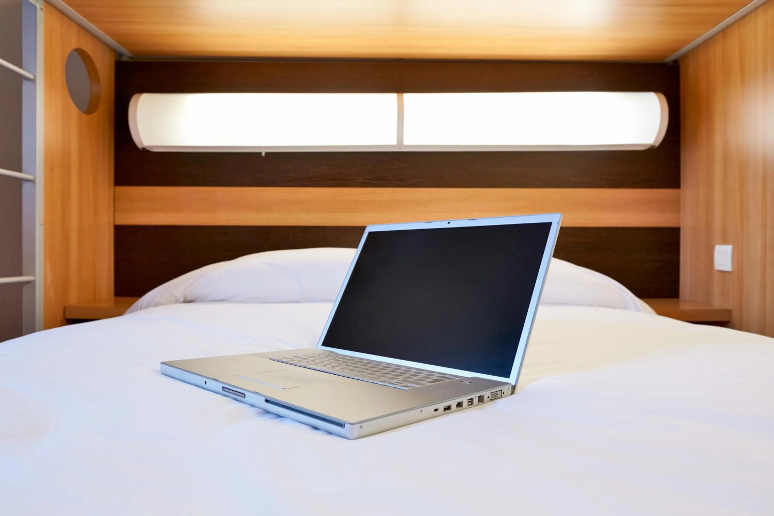 People, Bed in Première Classe Paris-Ouest Gennevilliers