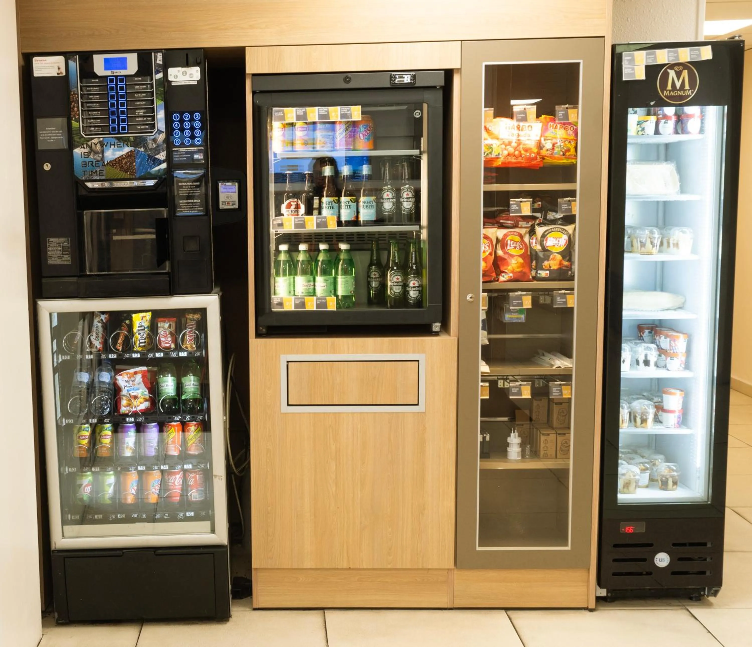 Dining area in Première Classe Paris-Ouest Gennevilliers