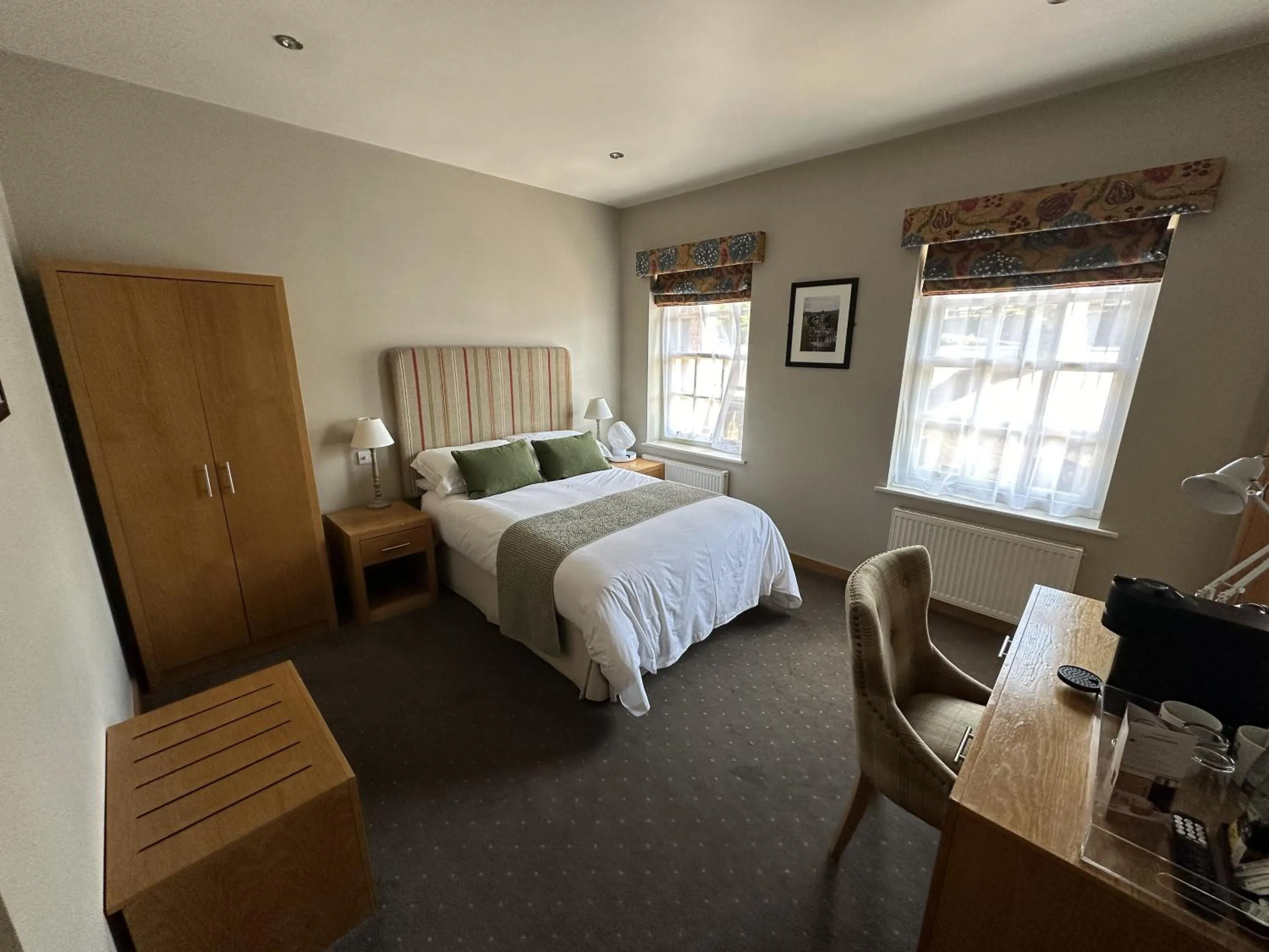 Bedroom, Bed in The Mitre Inn