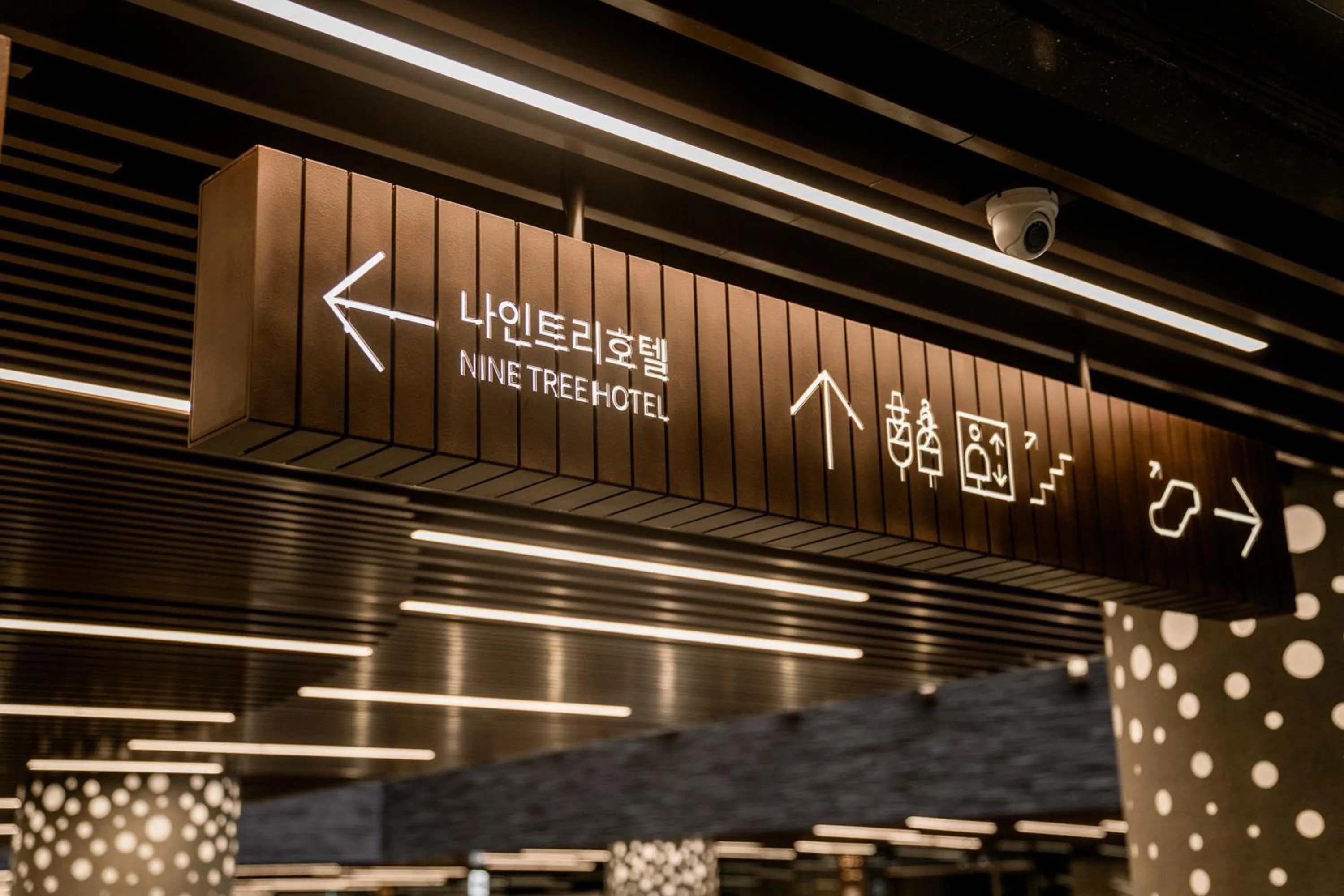 Facade/entrance in Nine Tree by Parnas Seoul Insadong