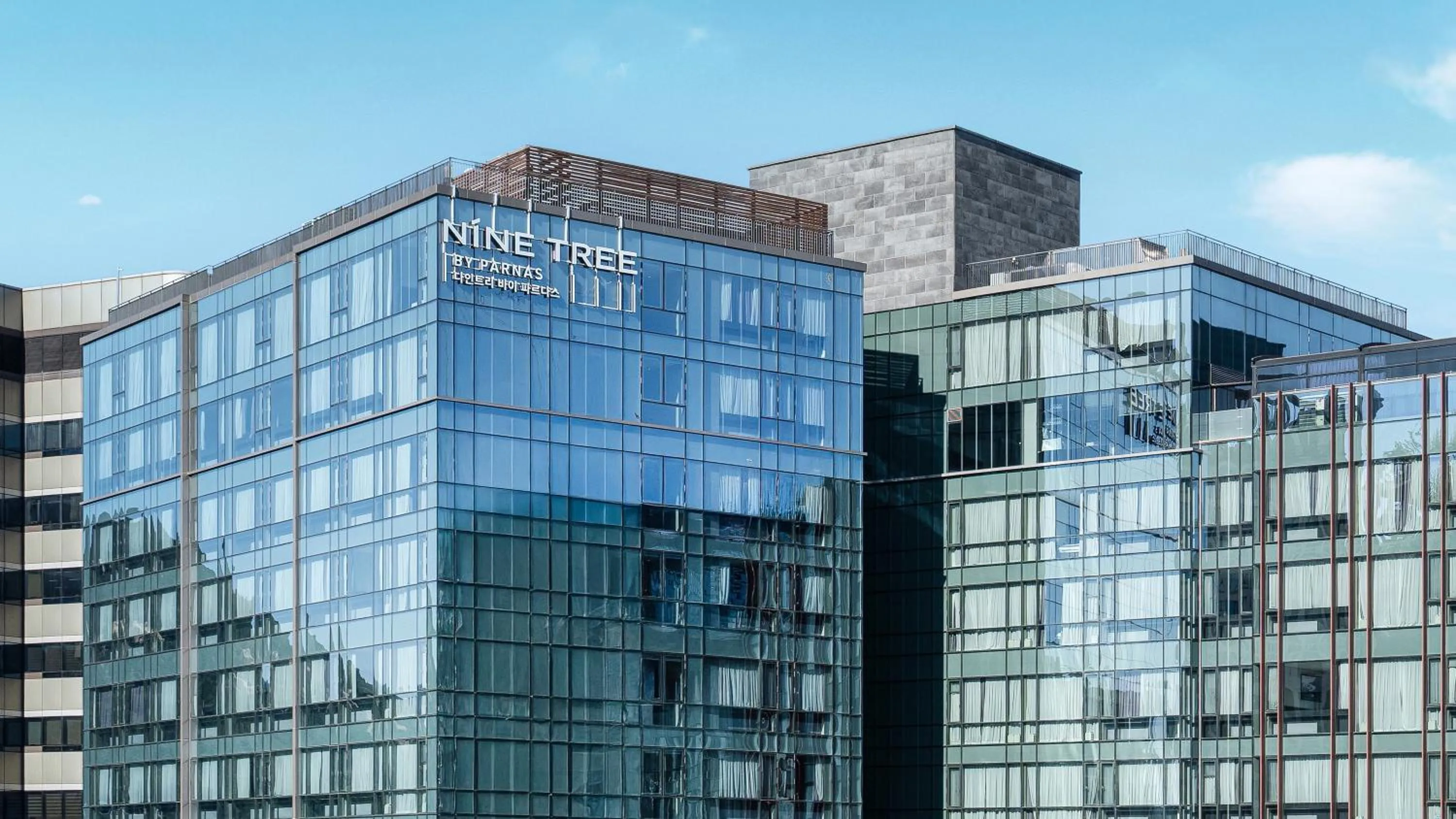 Property building in Nine Tree by Parnas Seoul Insadong